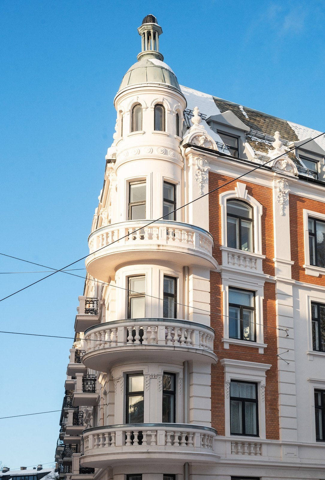 Flott utsmykning på gården Galleribilde