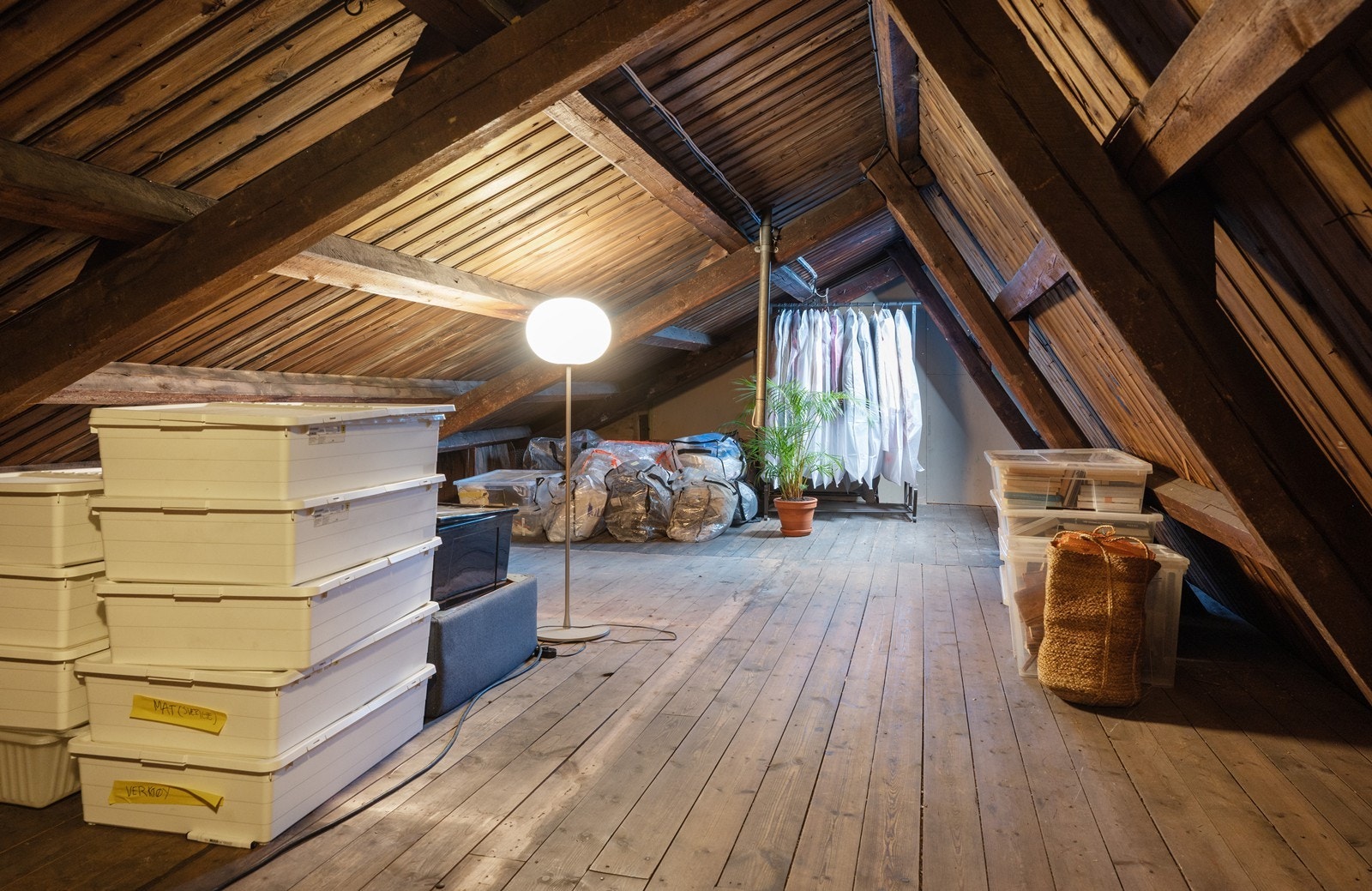 Loftet over leiligheten, med et stort potensial. Skal man bygge om dette arealet må man søke styre i brl og plan og bygningsetaten. Galleribilde