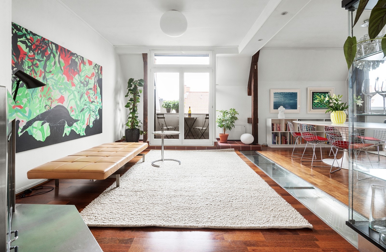 Romslig stue med utgang balkong Galleribilde