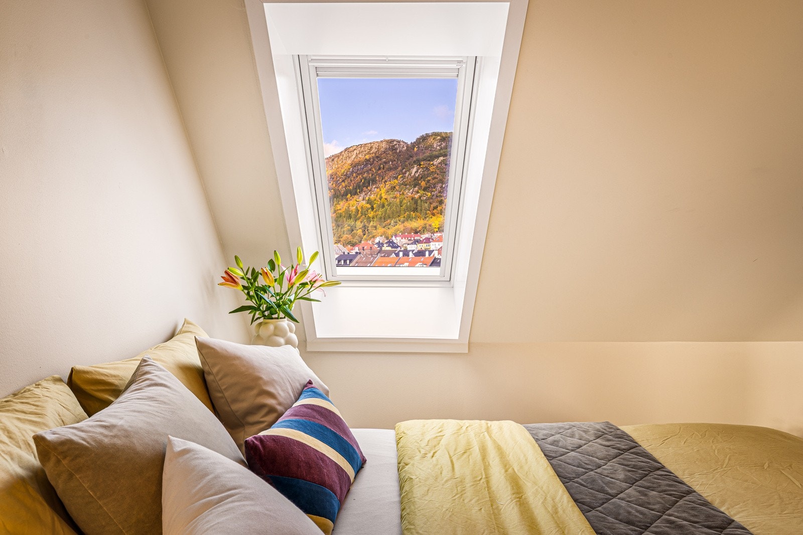 - Alle soverommene har godt lysinslipp fra takvinduer(2012) - Galleribilde