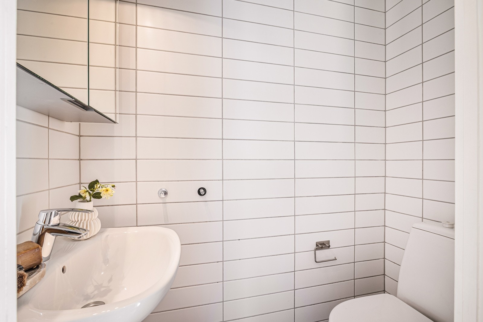 - Leiligheten har også et praktisk gjestetoalett oppgradert i 2018 - Galleribilde