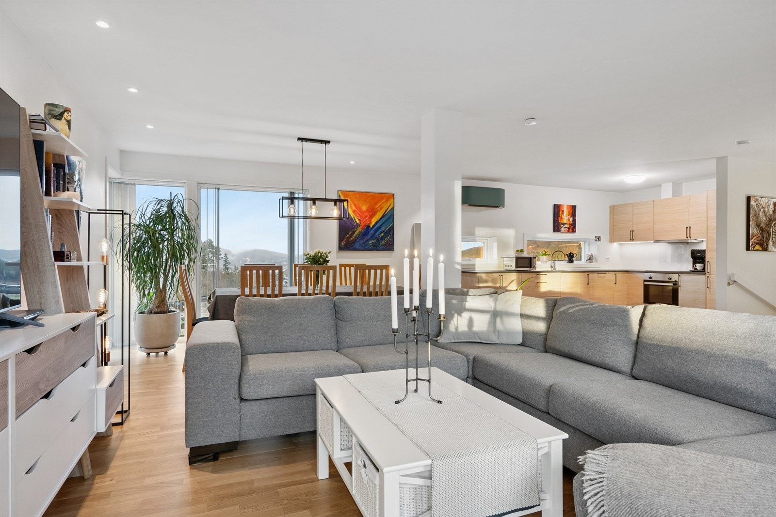 Stue med downlights Galleribilde