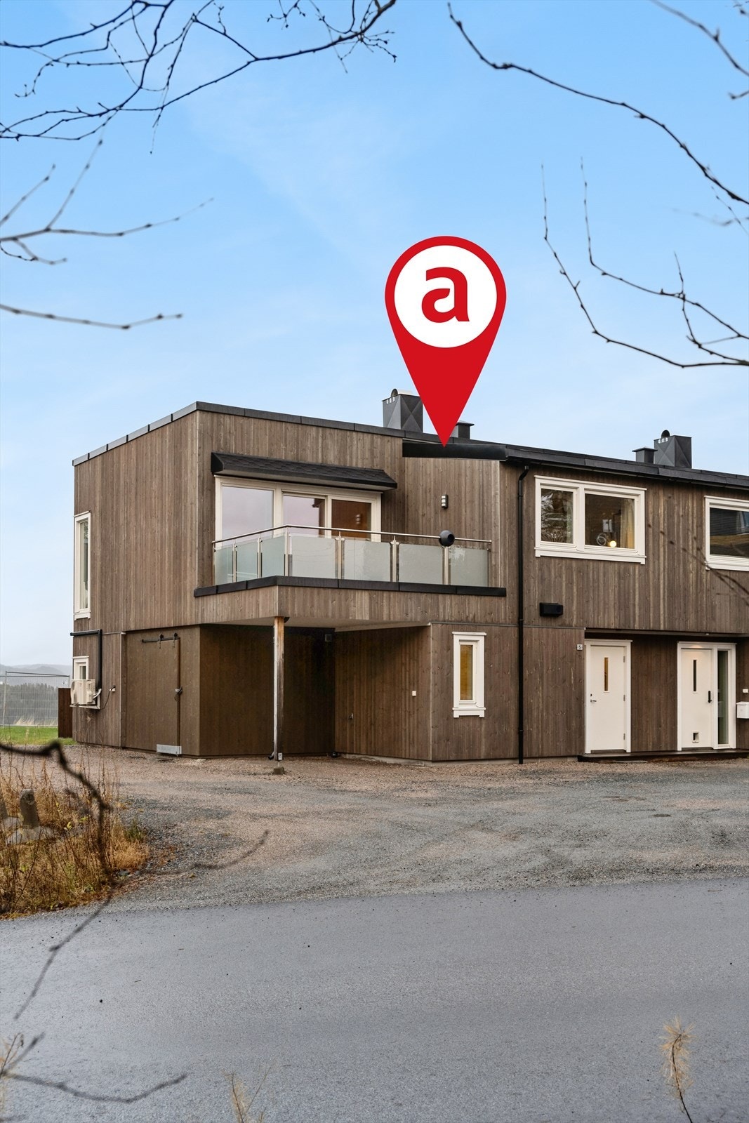 Velkommen til en nyere to-mannsbolig med god plass, 3 soverom og attraktiv beliggenhet. Ser frem til å vise deg denne! Galleribilde