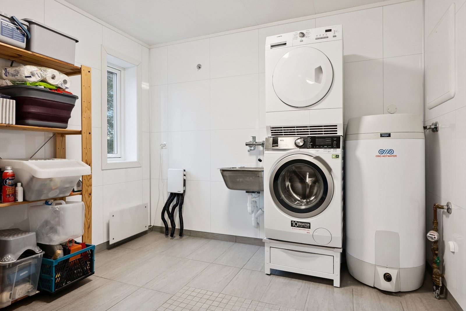 Romslig vaskerom ved inngangsparti Galleribilde