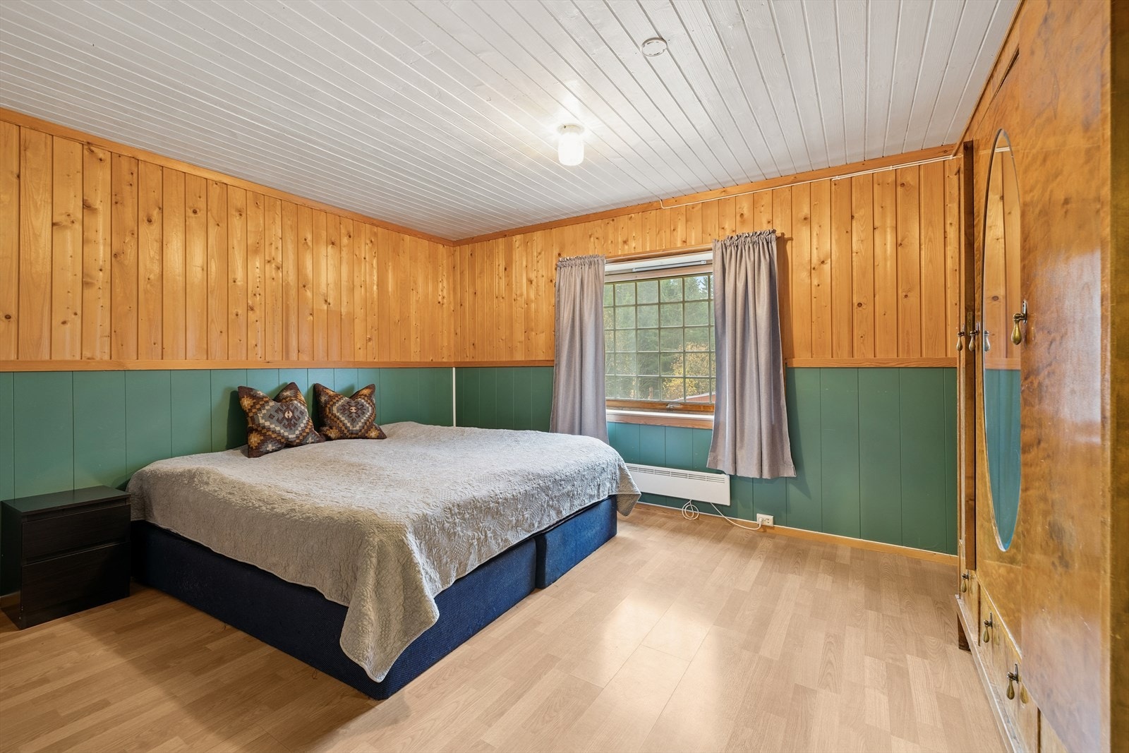 Dette soverommet har også god plass til både seng og garderobeløsning. Galleribilde