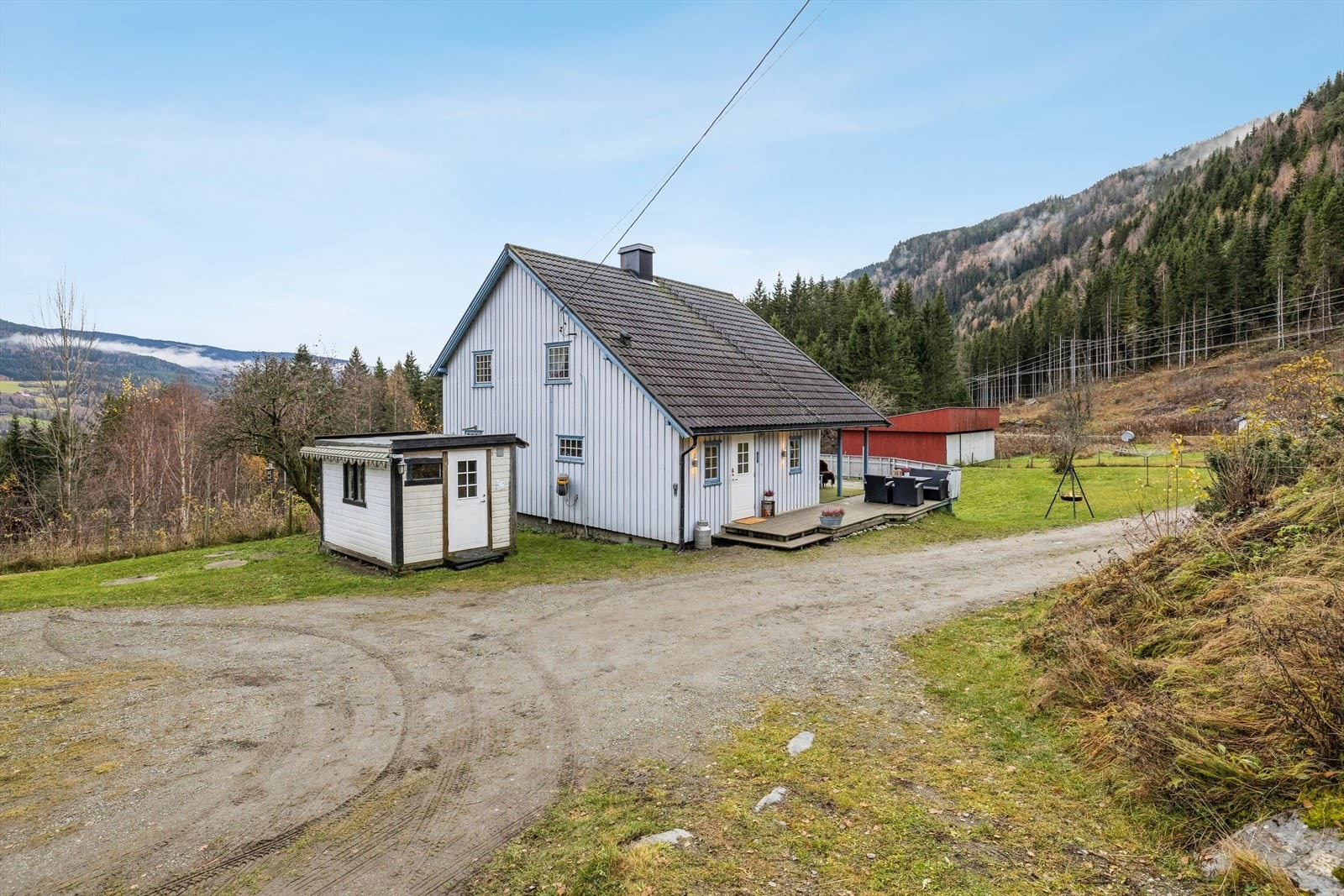 Gode parkeringsmuligheter på egen tomt, i tillegg til garasje. Galleribilde