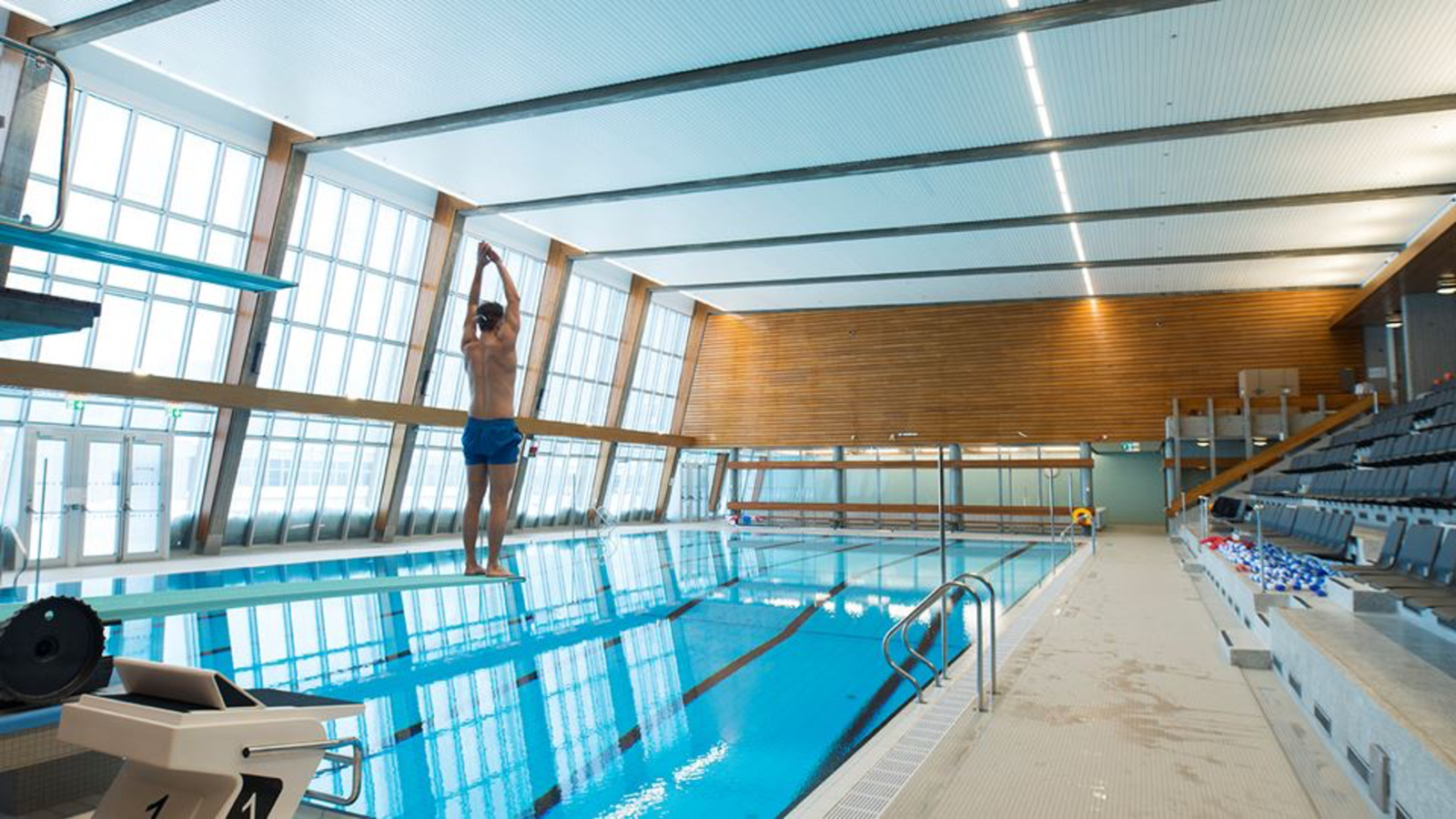 Ukentlig svømming inkludert i fellesutgiftene - et populært tilbud for både små og store (Lånt fra NIH). Galleribilde