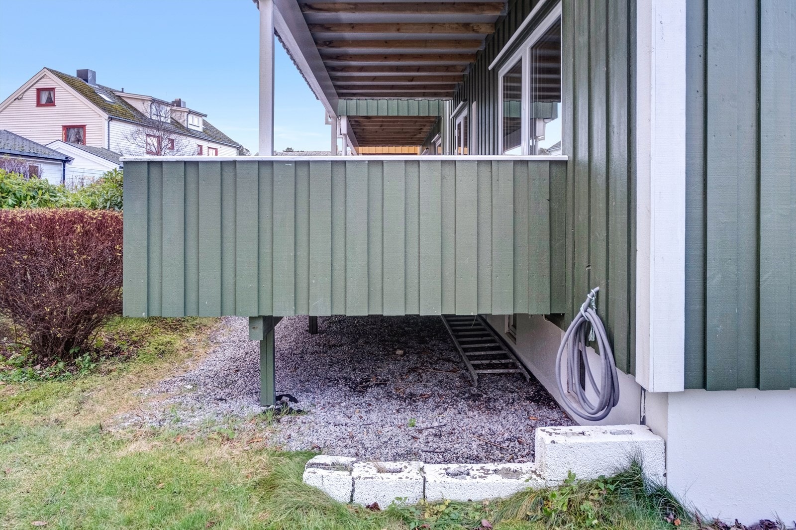 Gjort klart til elbillader (rør vegg) Galleribilde