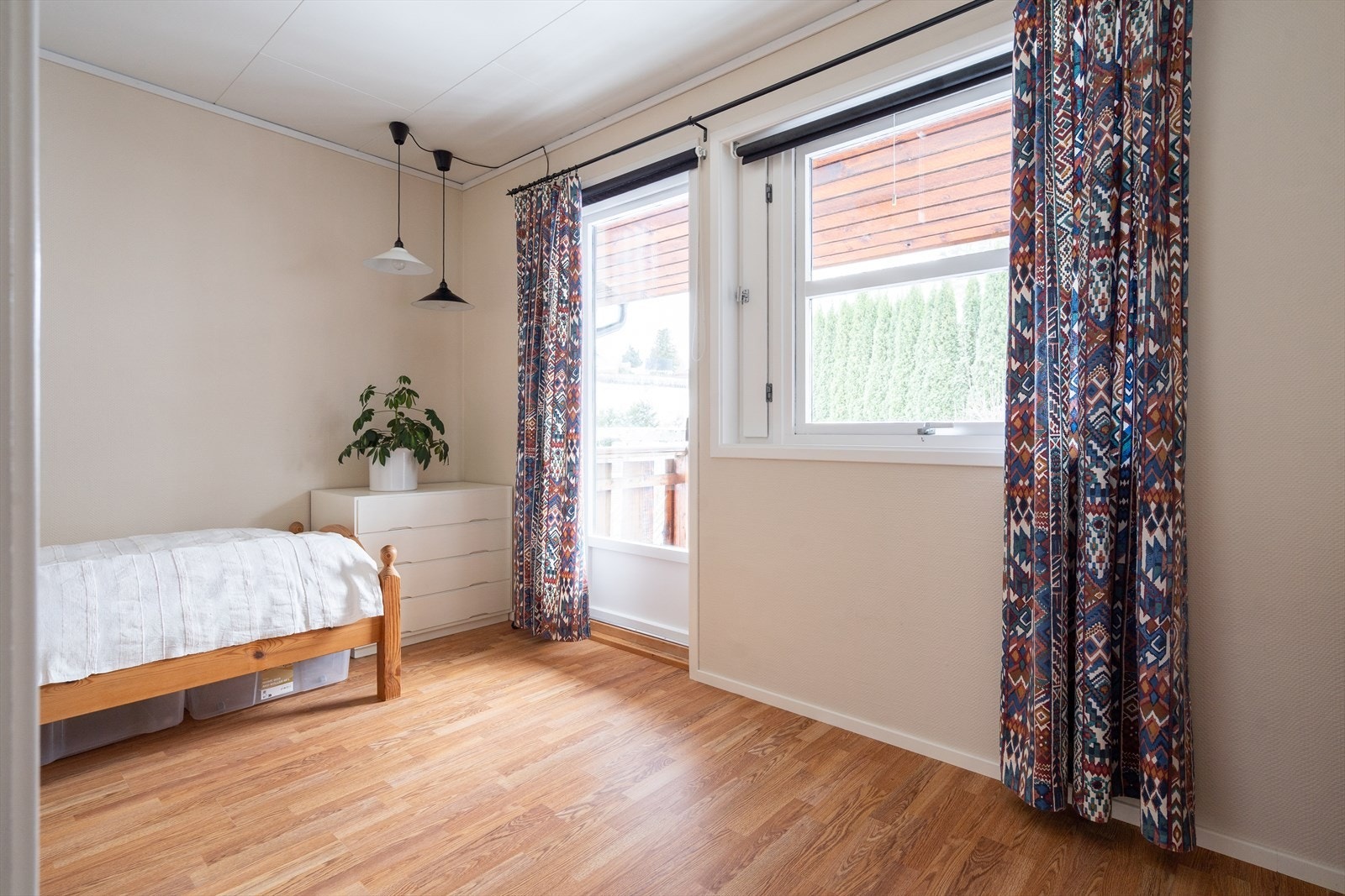 To av de øvrige soverommene forlenges av en overbygd balkong. Galleribilde