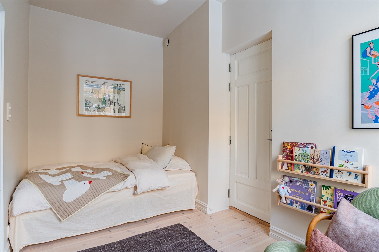 Soverom nr. 2 og 3 egner seg ypperlig som gjesterom, barnerom eller kontor Galleribilde