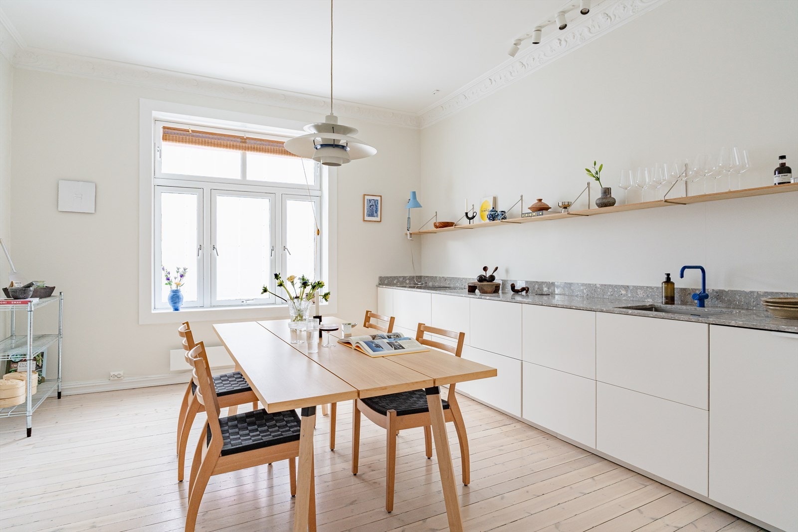 En meget attraktiv og gjennomgående 4-roms selveierleilighet med ettertraktet beliggenhet i rolig sidegate sentralt på Majorstuen Galleribilde