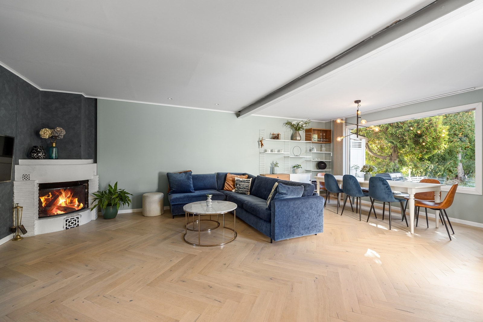 Boligen er delvis oppgradert og pusset opp i nyere tid, og fremstår med en pen og moderne standard. Galleribilde