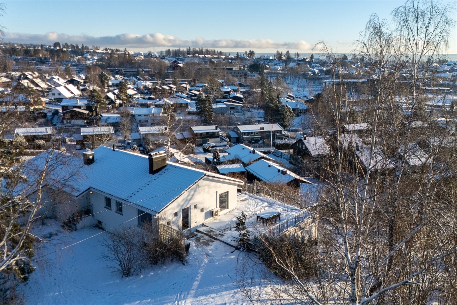 Ca. 2mål stor tomt med optimale solforhold og tilbaketrukken beliggenhet i rolig blindvei på Bekkestua! Galleribilde