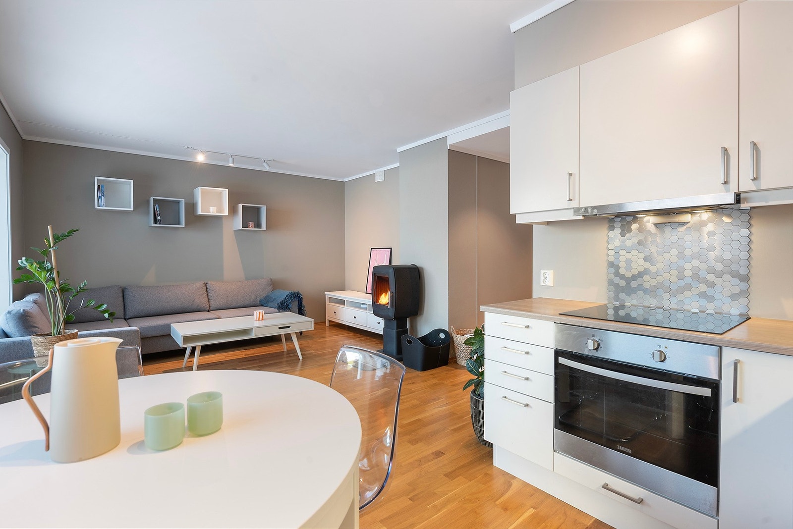 En moderne og innbydende leilighet med lyse, åpne oppholdsrom og en rolig beliggenhet Galleribilde