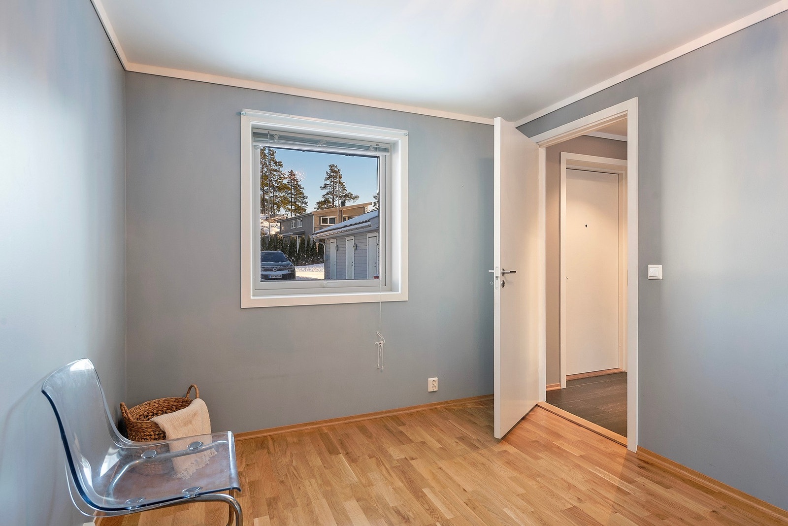 Plass til stor seng og lagt til rette for en god natts søvn Galleribilde