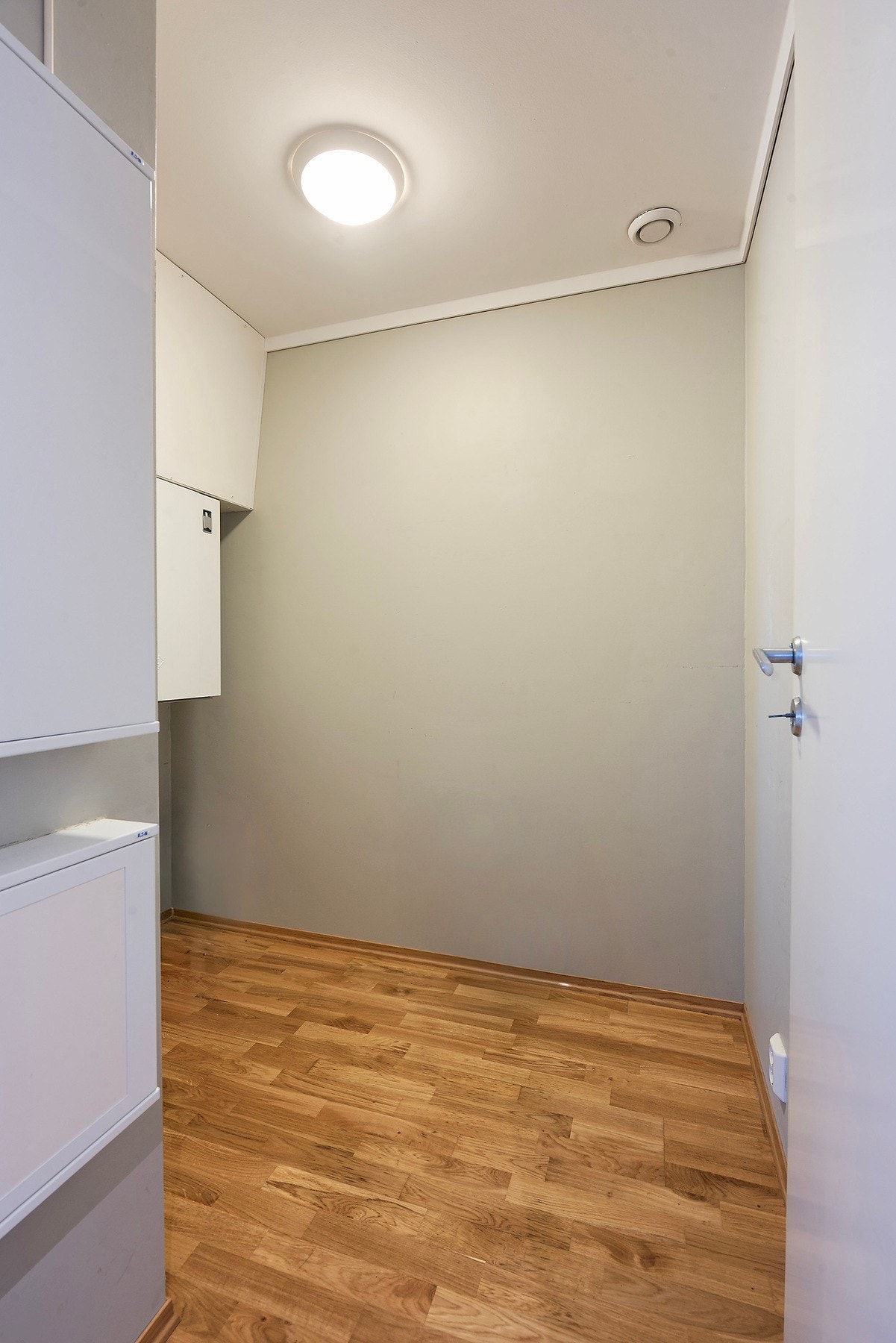 Innvendig bod/ teknisk rom gir deg plass og nærhet til god oppbevaringsplass Galleribilde