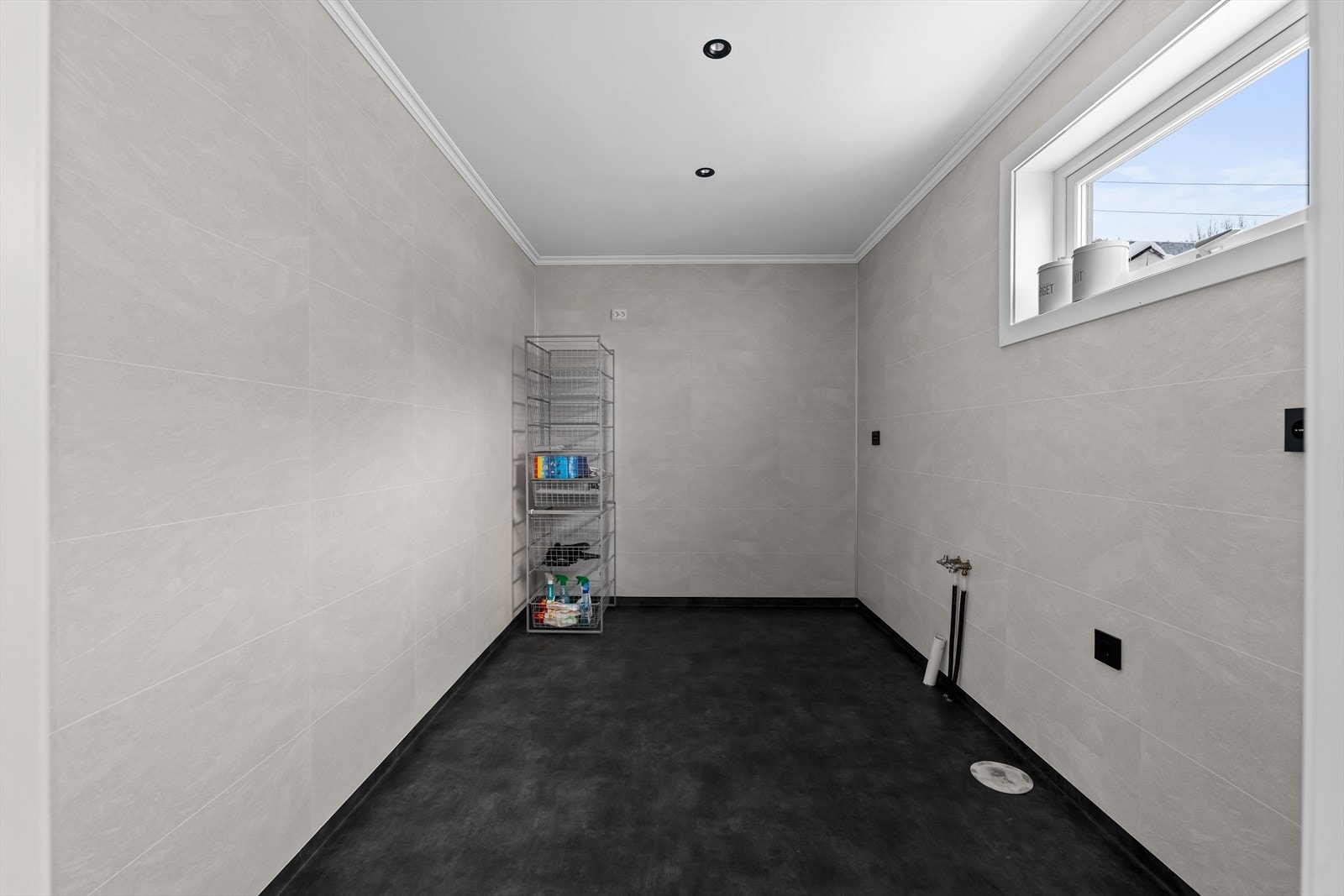 Klargjort vaskerom - Monter ønsket innredning! Galleribilde