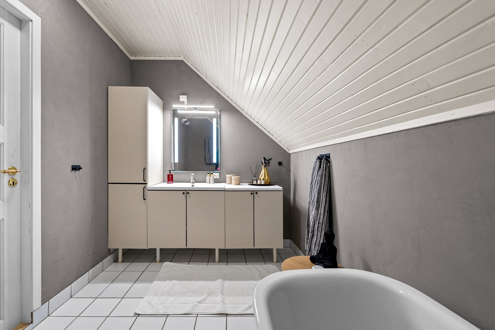 Innredning med god skapplass. Galleribilde