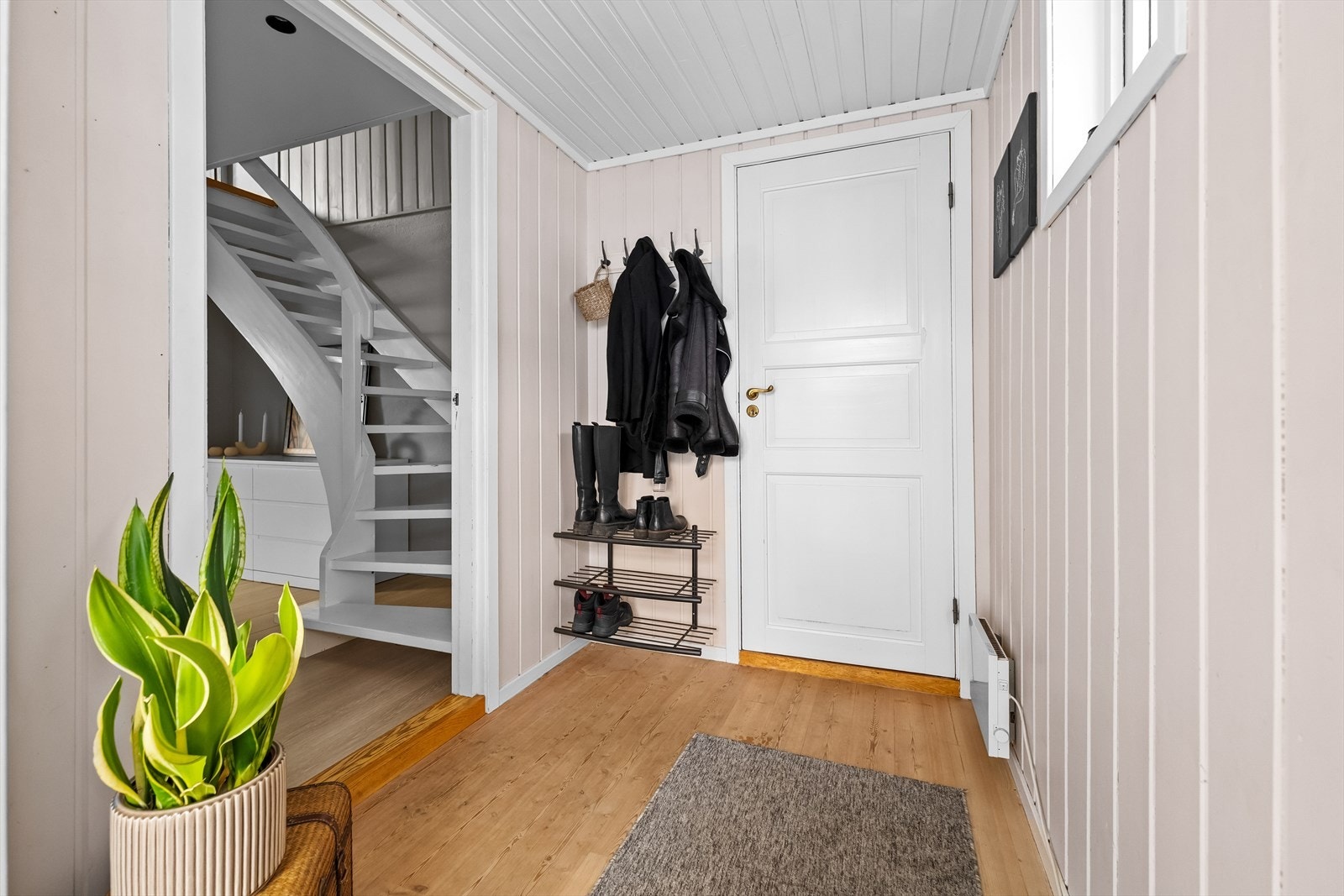 Entre med direkte tilgang på innvendig bod. Galleribilde