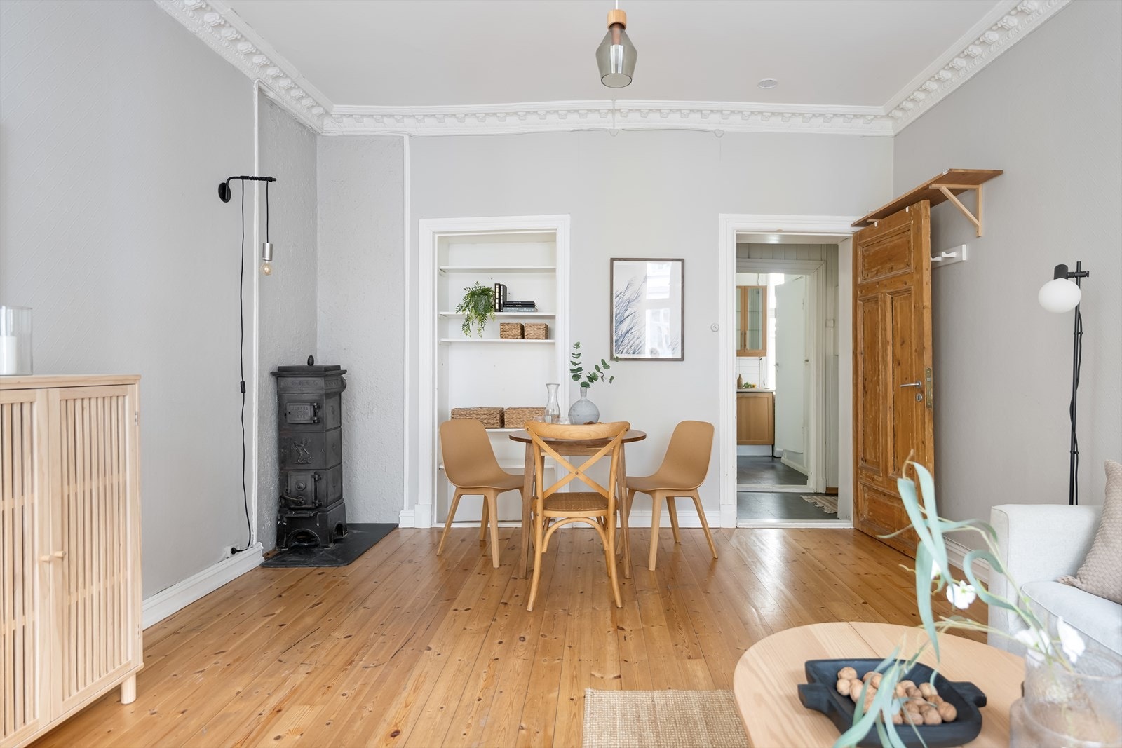 Her er det god plass til sofagruppe, mediemøblement og øvrig innredning etter ønske. Galleribilde