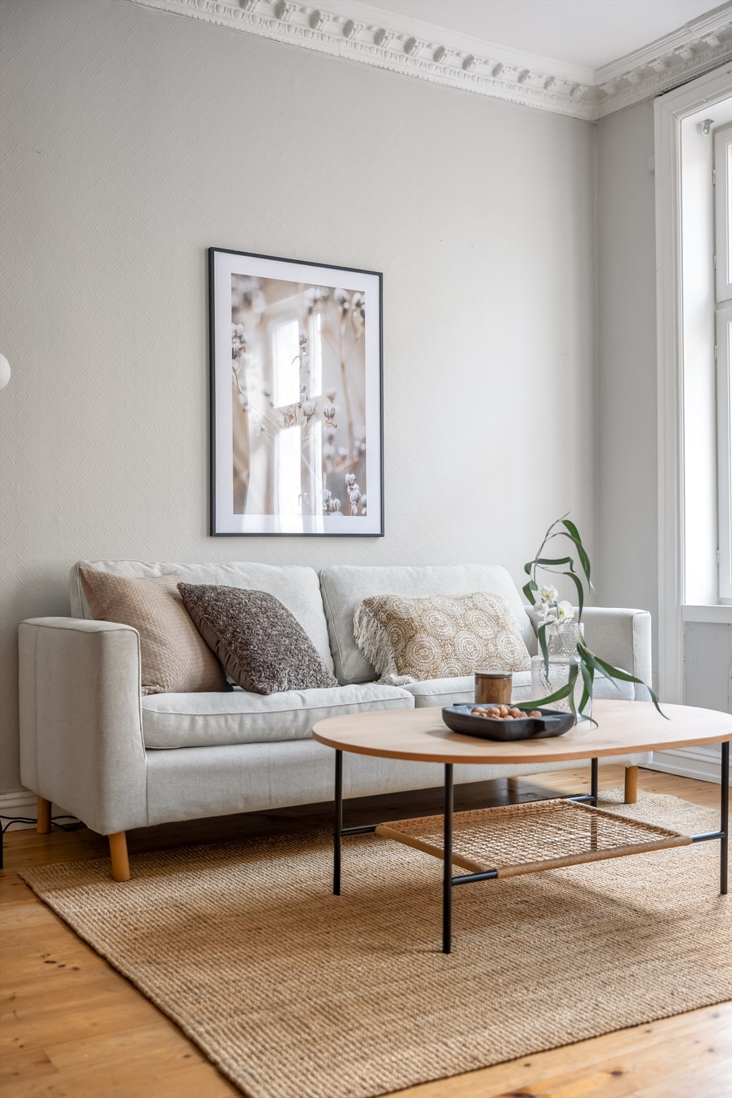 Den gode takhøyden og de store vinduene slipper inn rikelig med dagslys og gir en romslig følelse. Galleribilde