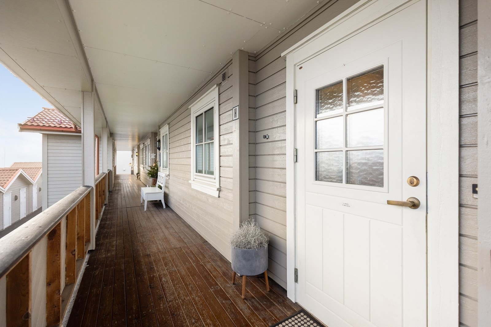 Larønningen 1H har en fin beliggenhet i et attraktivt boligområde på Larønningen ved Kjørbekk, sentralt mellom Grenlandsbyene Skien og Porsgrunn. Galleribilde