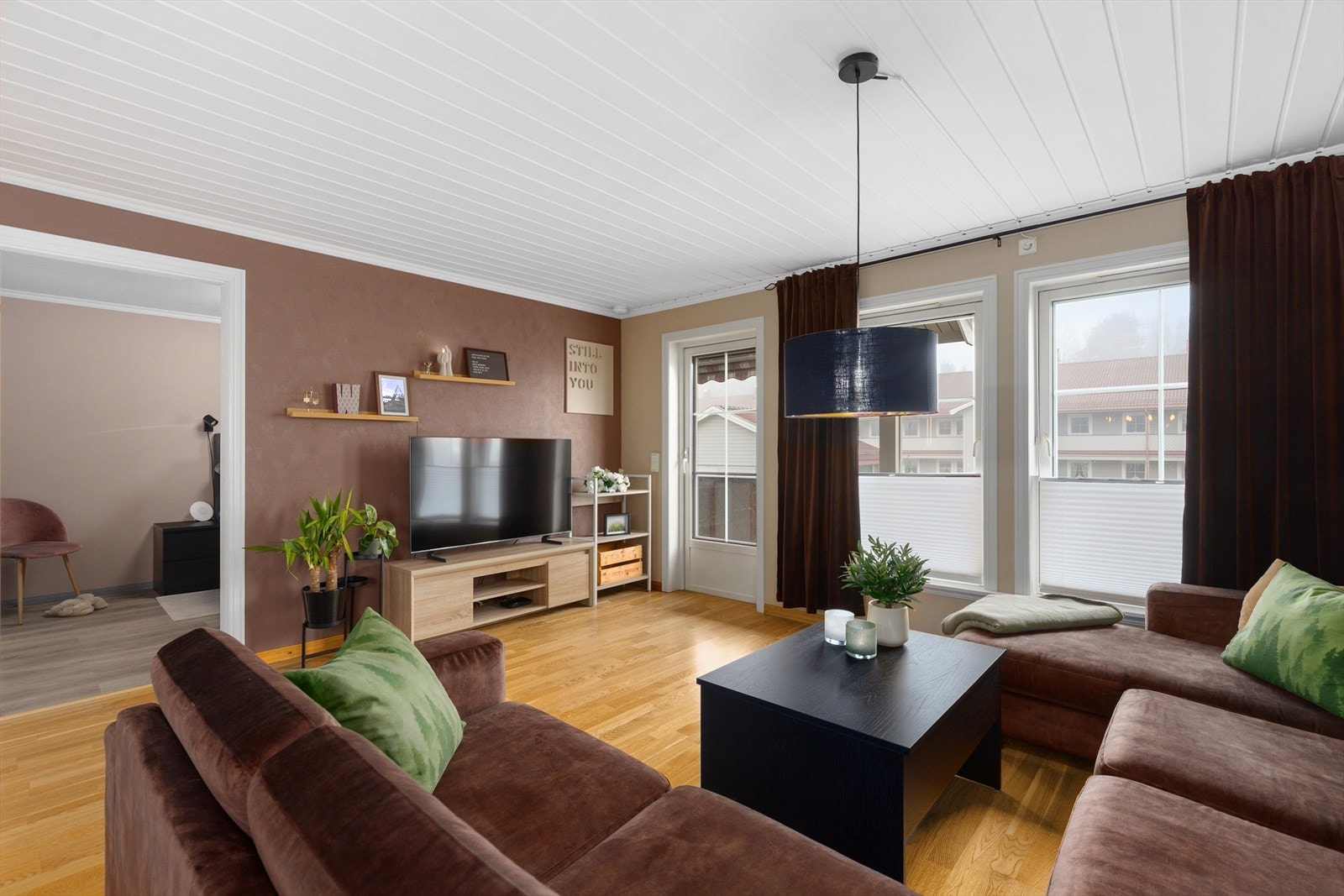 Eiendomsmegler Espen Thoresen presenterer Larønningen 1H!
Foto: Inbovi Galleribilde