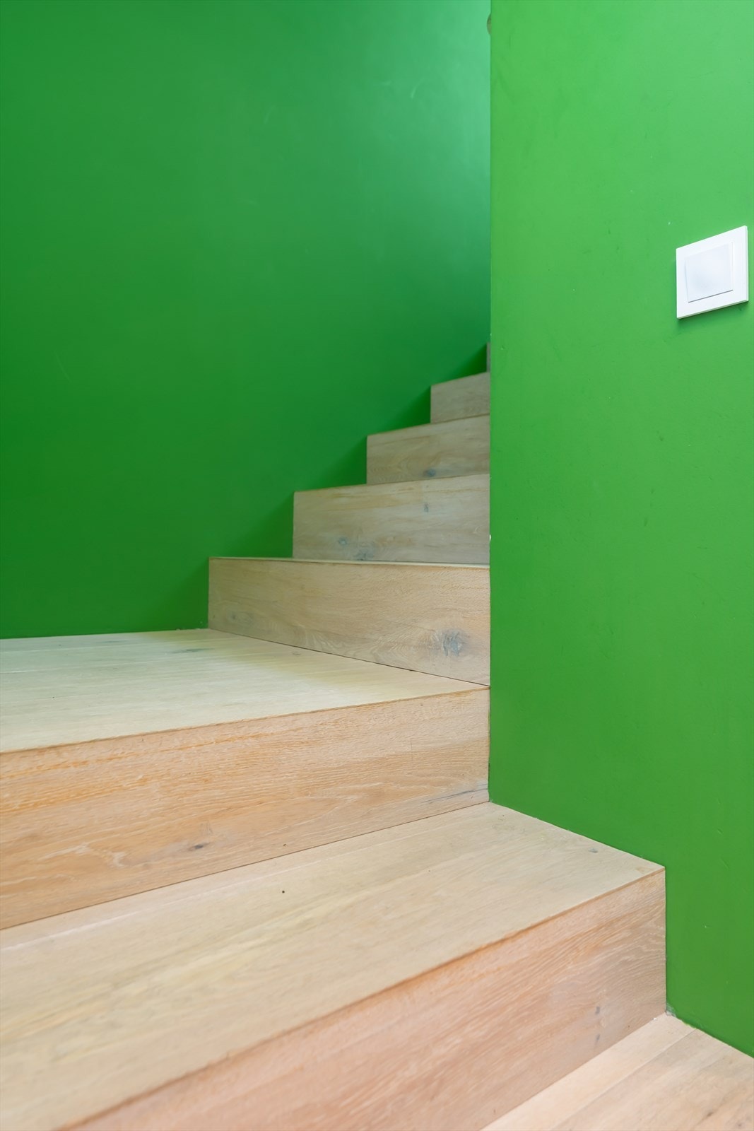 Så tar trappen oss opp mot 2. etasje. I trappen finner vi inngang til vaskerom. Galleribilde