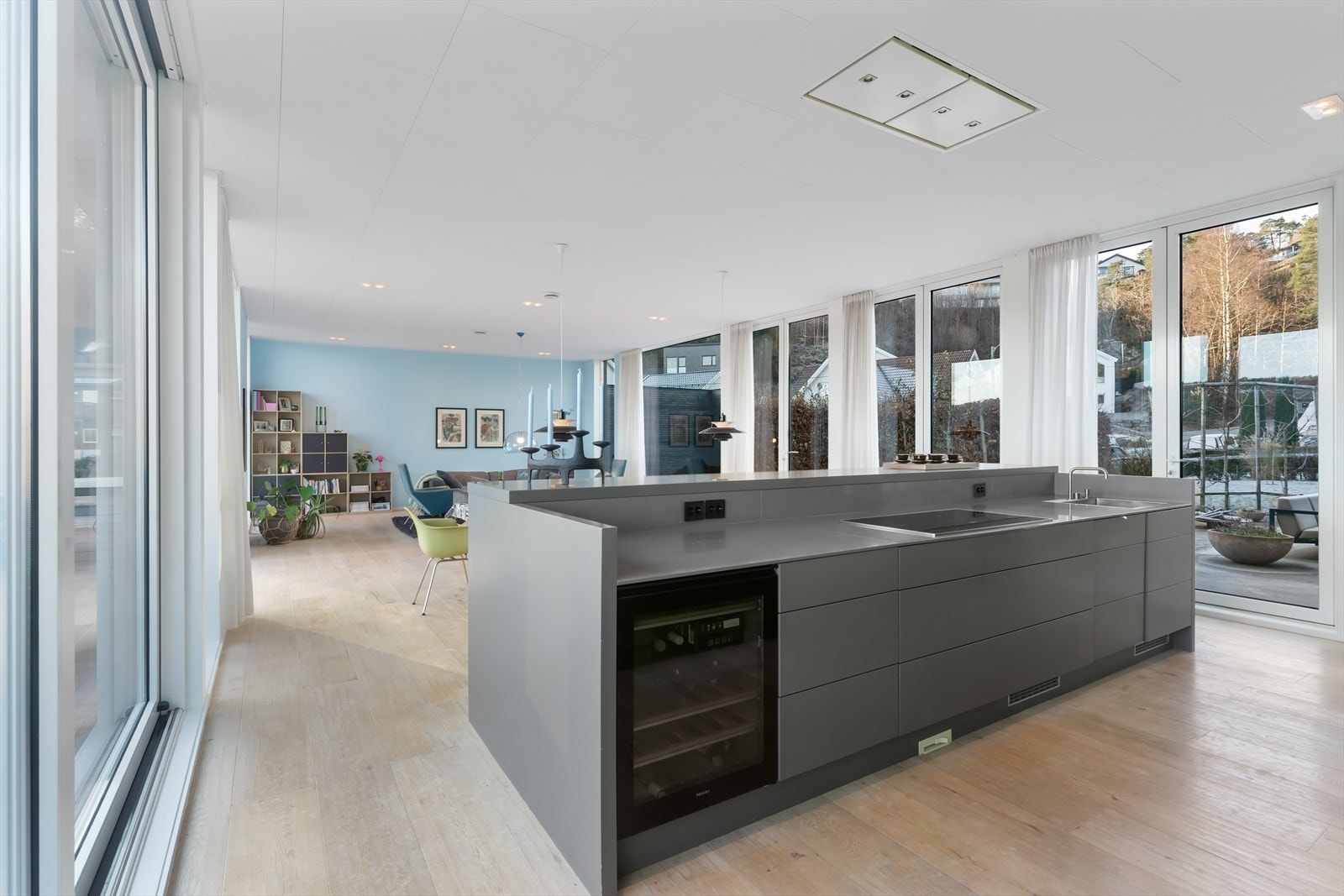 Her kan man kokkelere mens man holder gjestene med selskap. Galleribilde