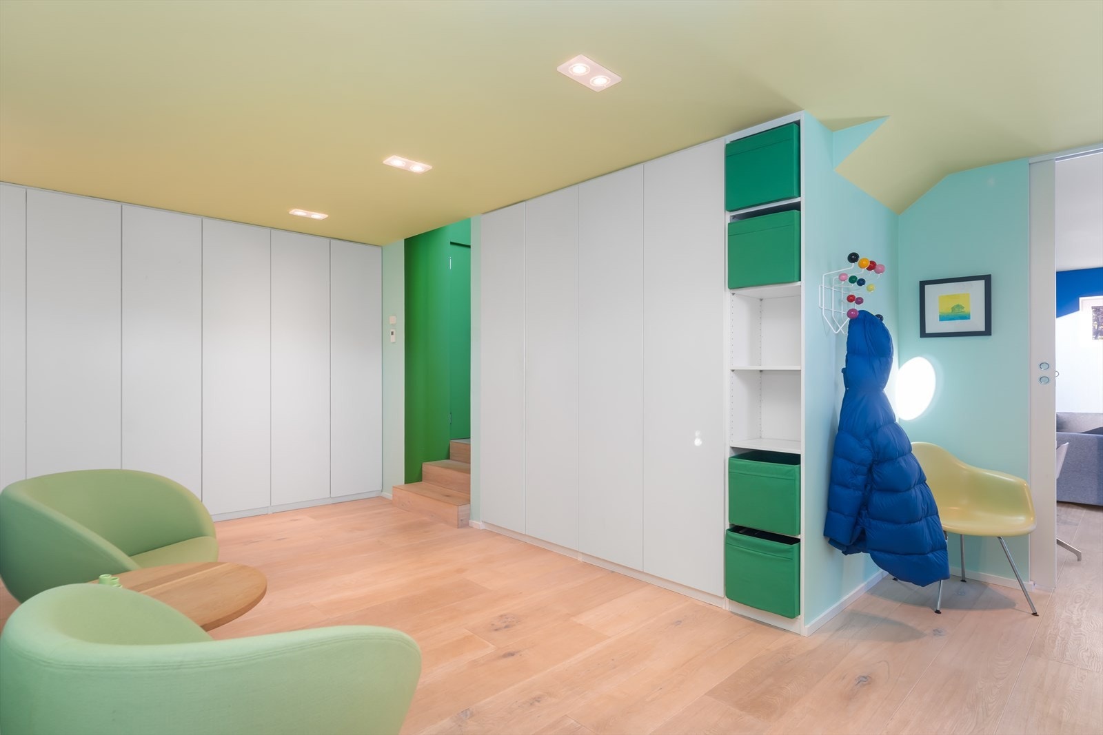 Boligen er utformet for å ha praktiske og sømløse løsninger. Galleribilde