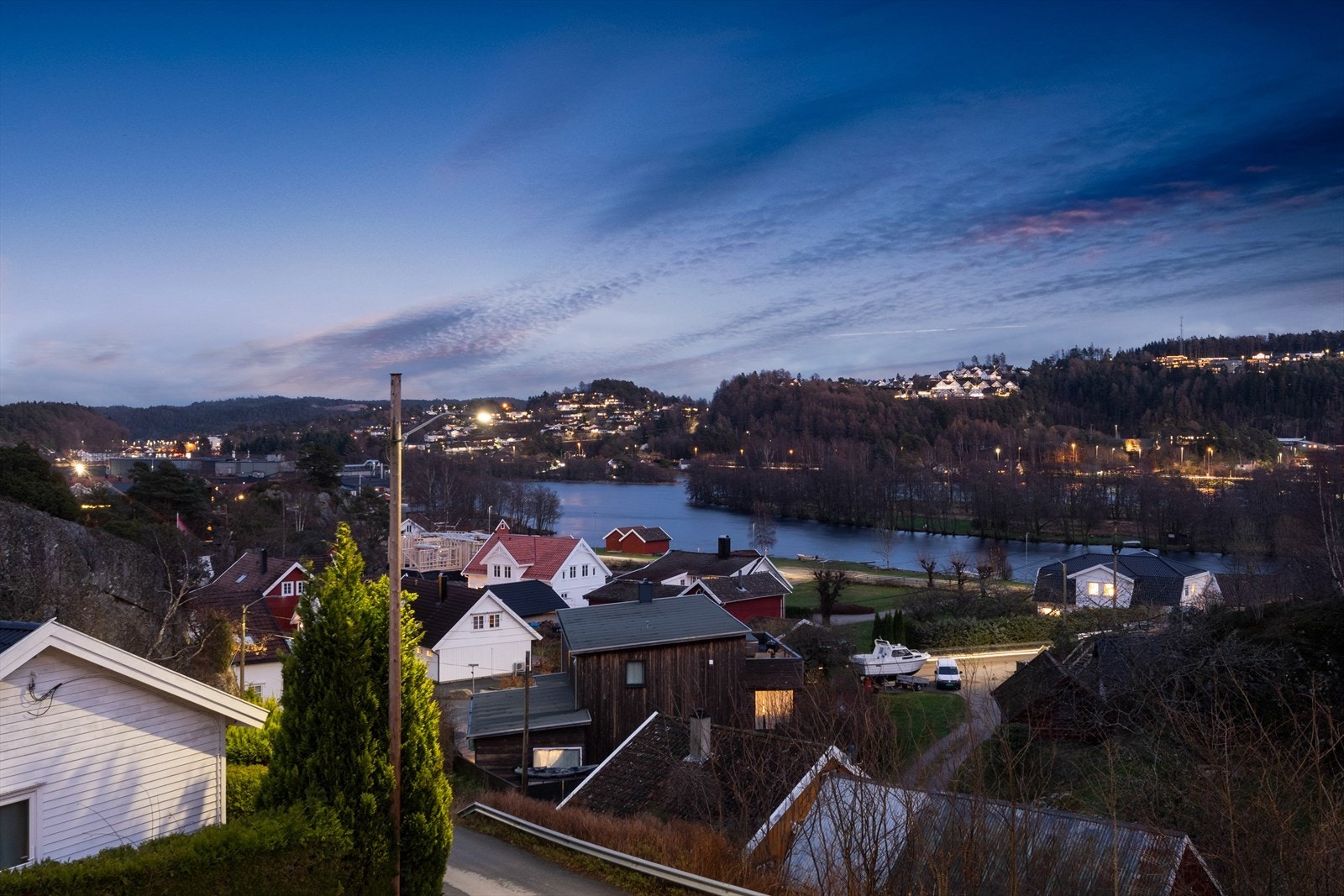 Utsikten er flott både kveldstid Galleribilde