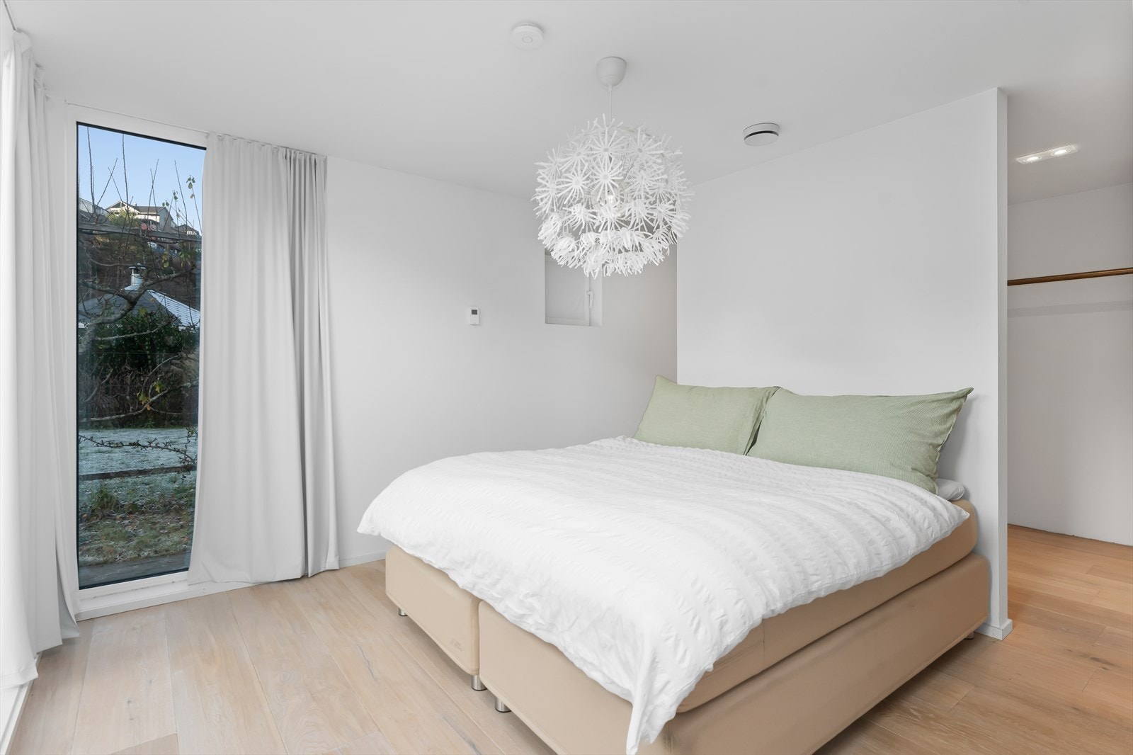 Hovedsverommet er utstyrt med Rockwool lydplater som gir en behagelig og god akustikk. Galleribilde