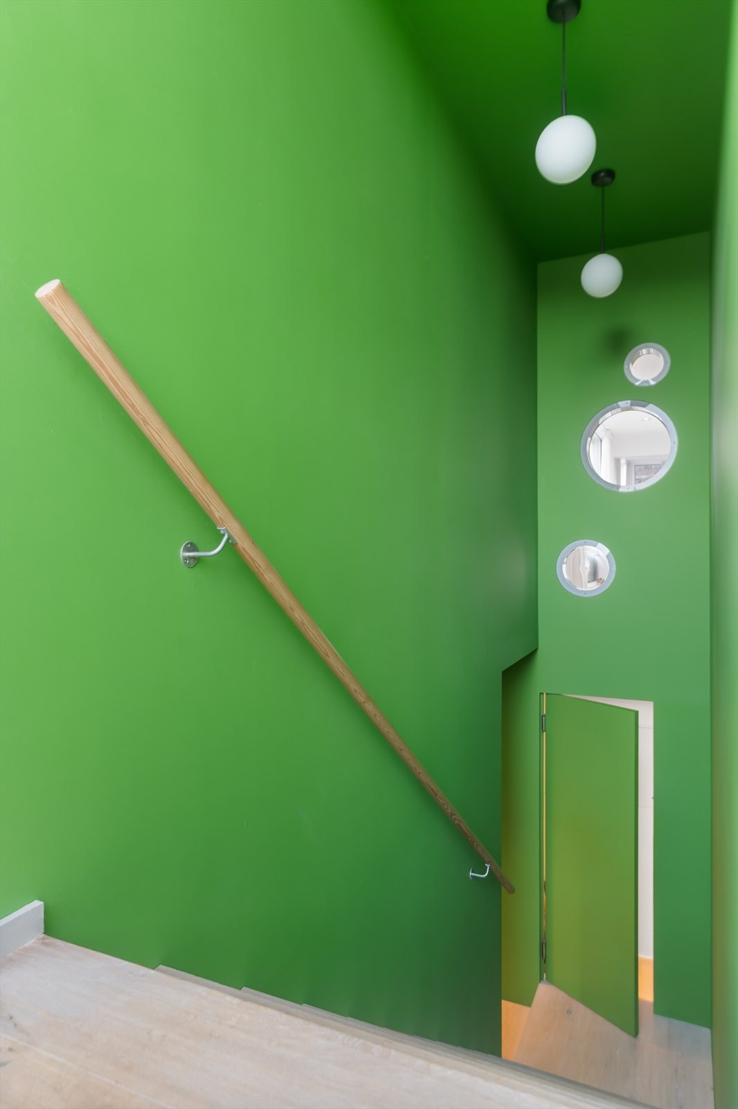 Så er vi i 2. etasje. I trappen ser du inngang til vaskerommet. Galleribilde