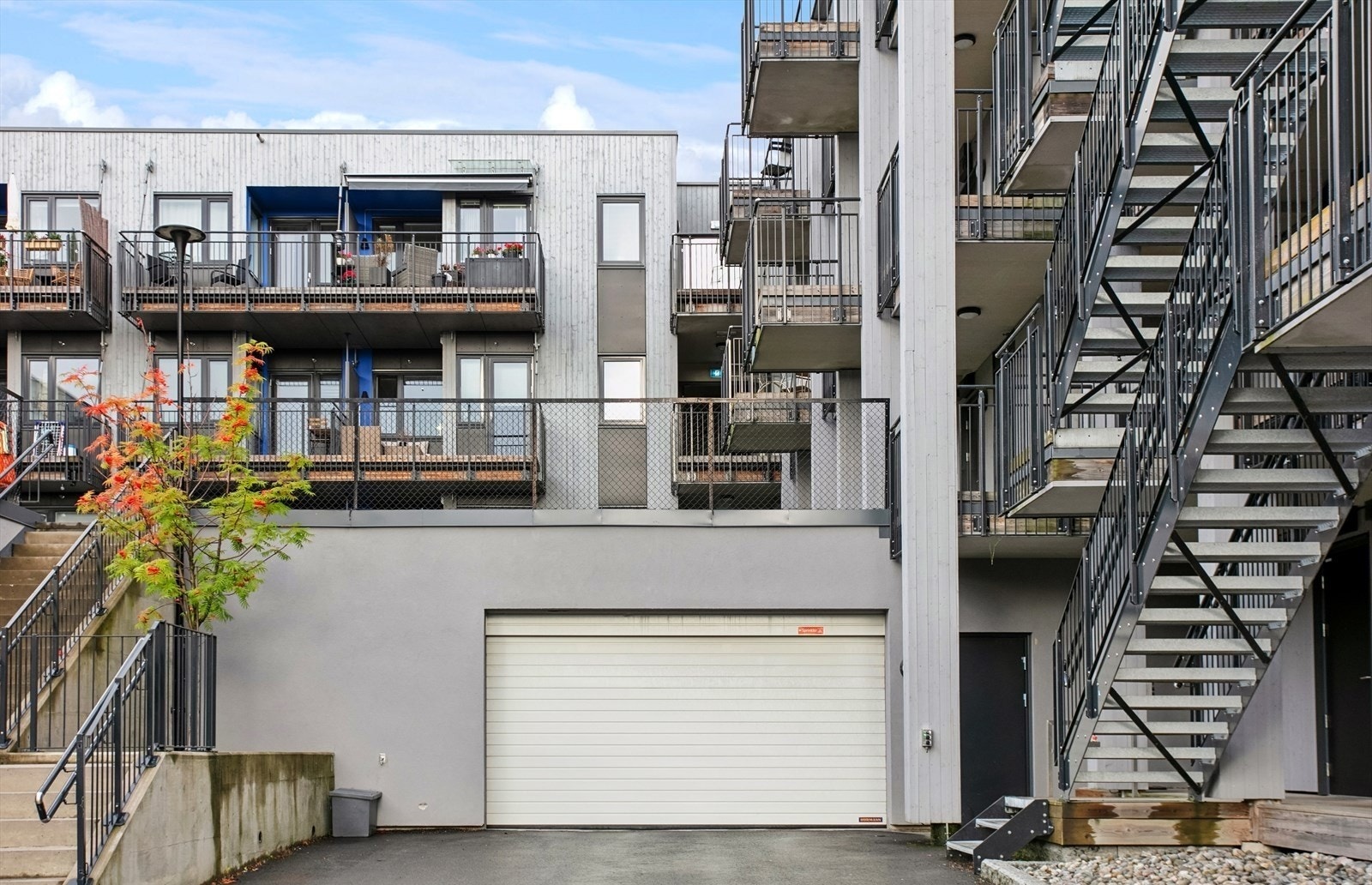Med leiligheten følger det en fast garasjeplass. Galleribilde