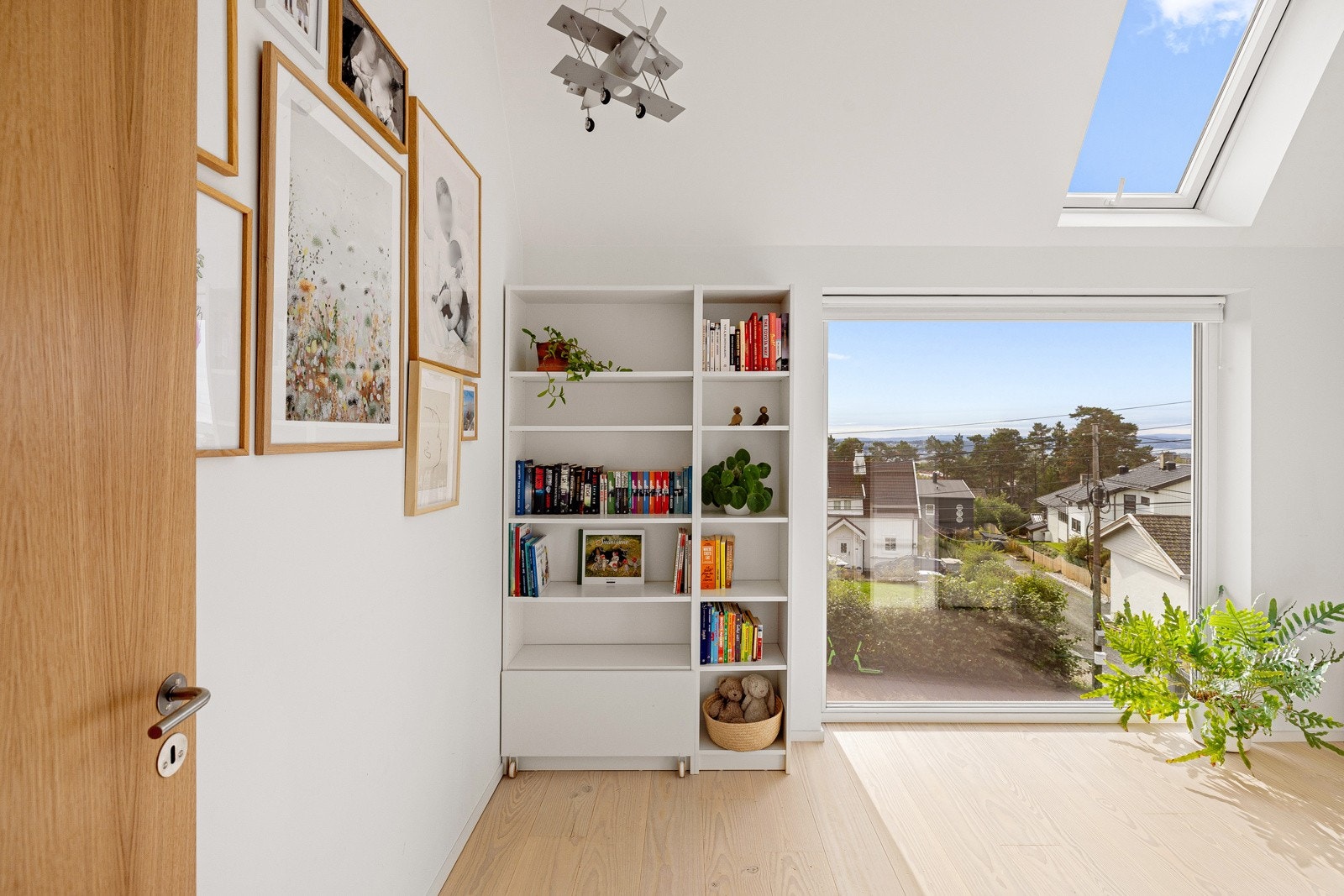 I 2 etasje finnes 3 soverom av god størrelse og med ulike bruksmuligheter. Galleribilde