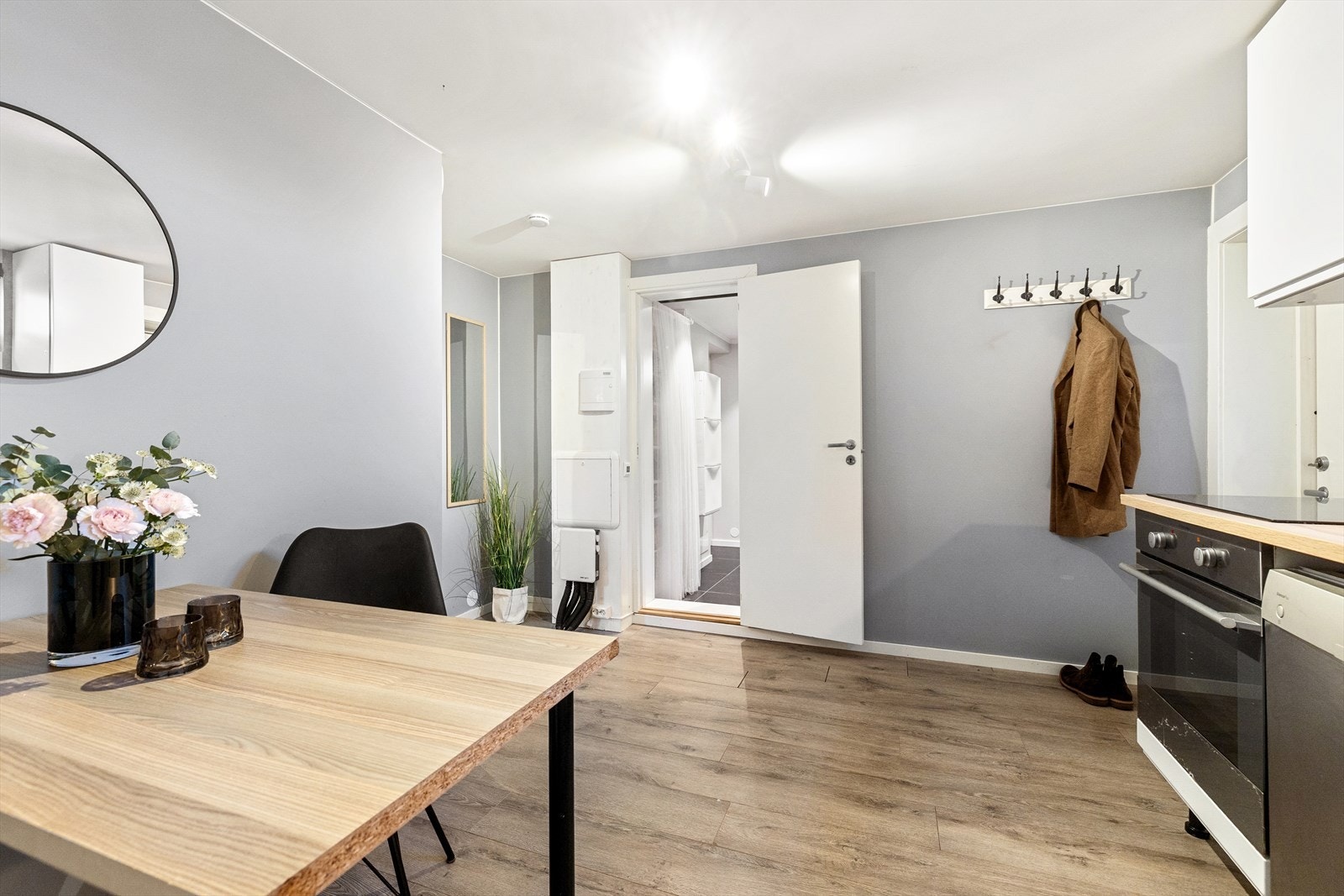 Hybeldel - Plass til et spisebord eller liten sofa. Galleribilde