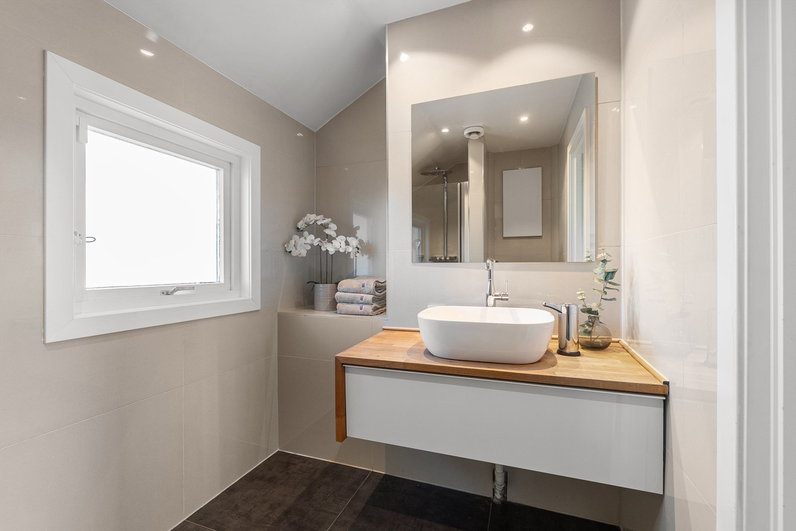 Delikat bad av god størrelse pusset opp i 2016. Galleribilde