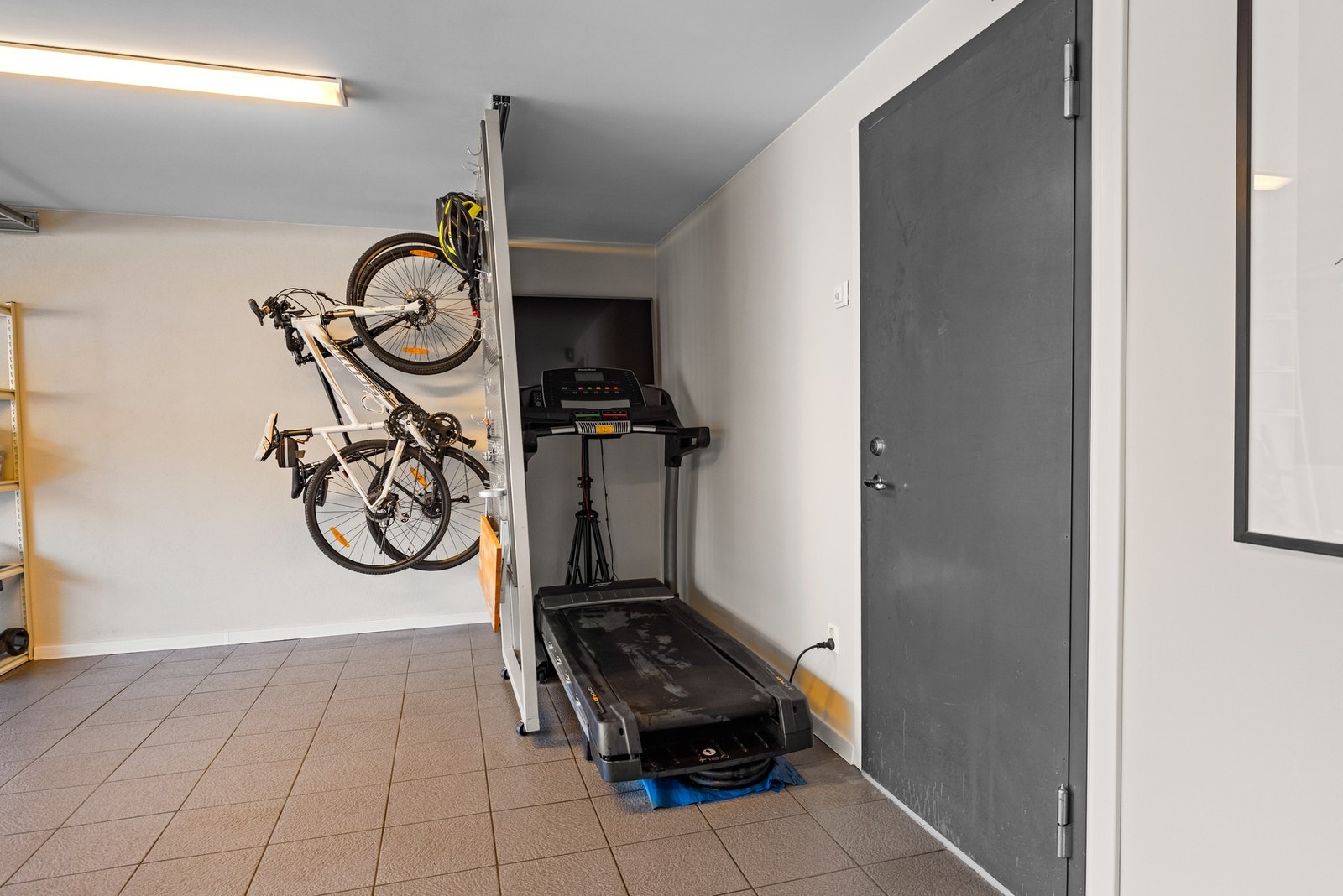 Det er tilkomst direkte fra underetasjen. Galleribilde