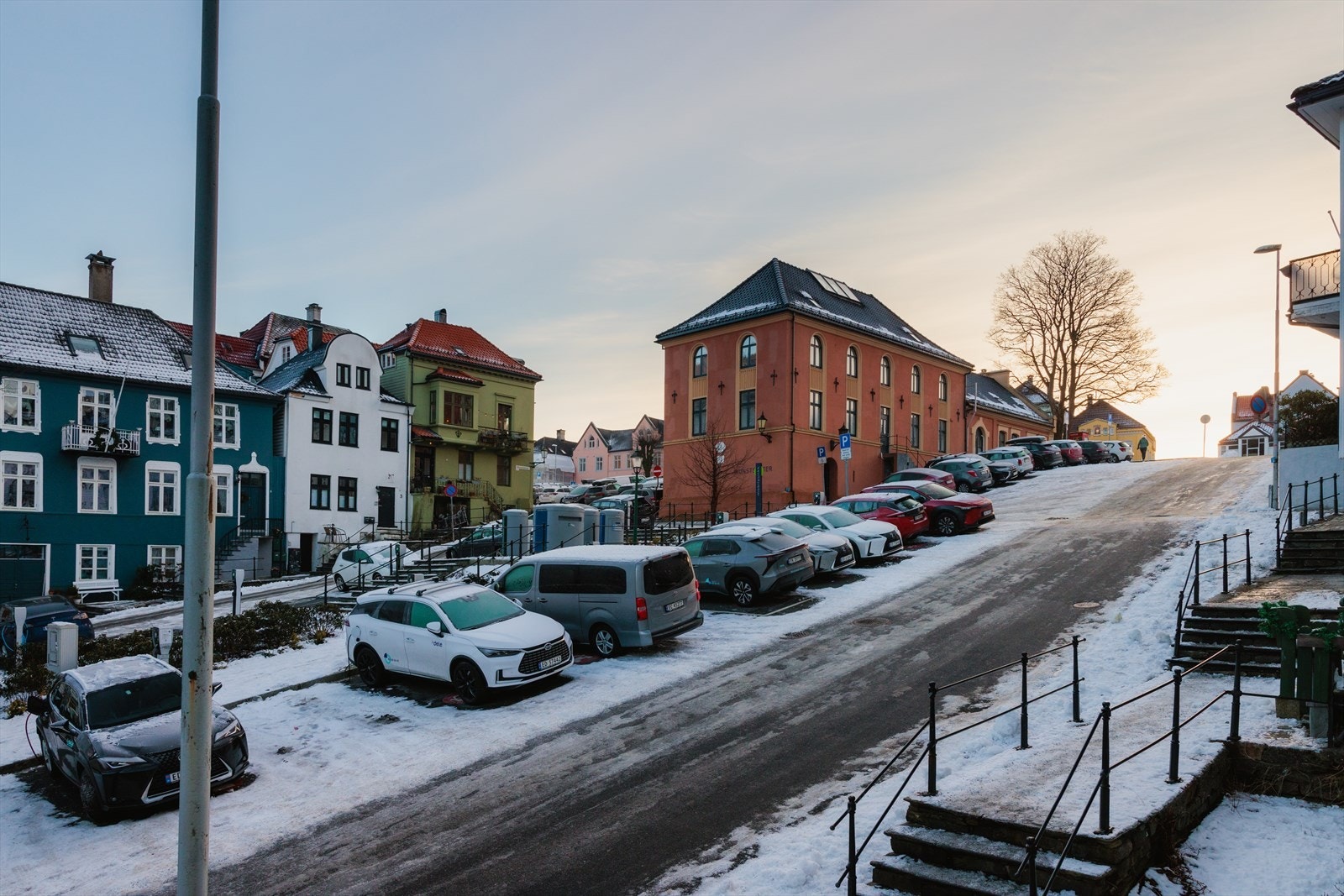 Umiddelbar nærhet til Strandgaten med butikker, kaféer og restauranter. Galleribilde