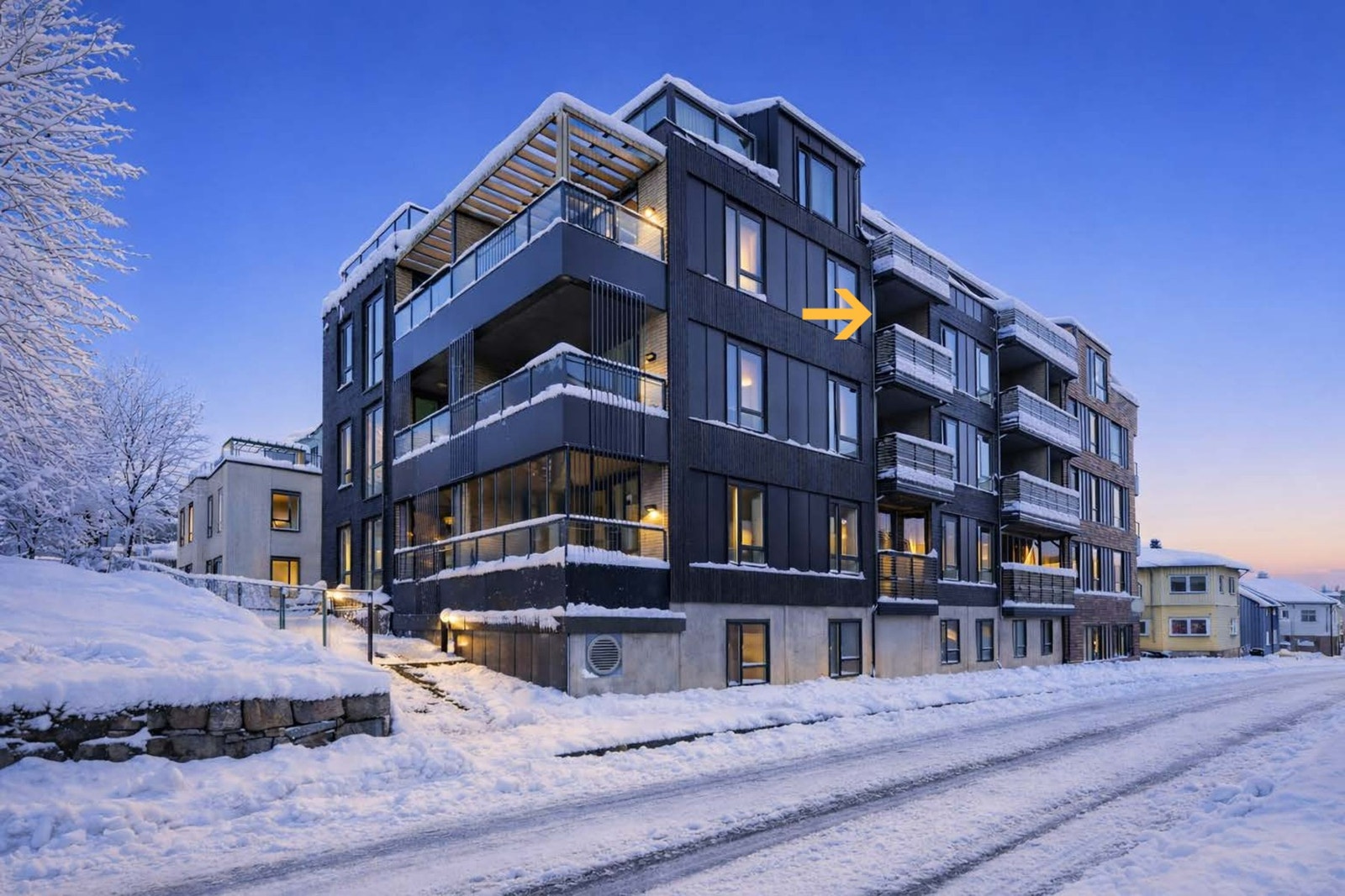 Privatmegleren ved Morten Liavaag har gleden av å presentere denne innbydende, moderne 3-roms leiligheten som ble ferdigstilt oktokber 2025 beliggende på Bragernes. Galleribilde