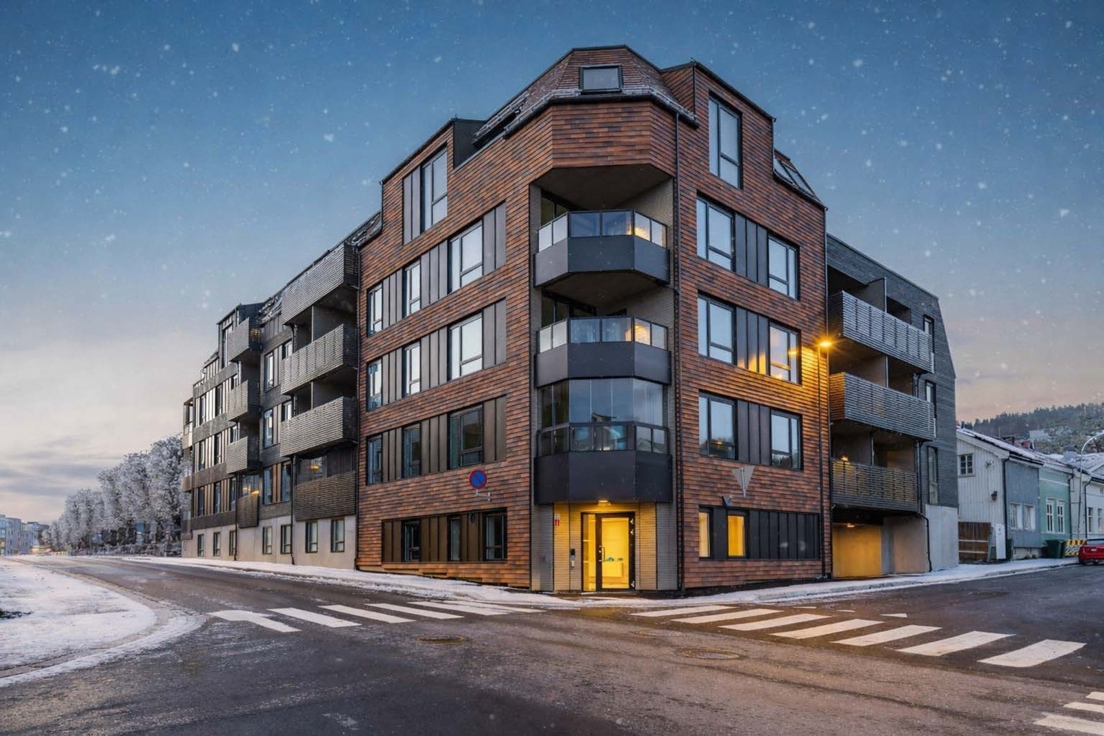 Fra leiligheten kan man på kort tid komme seg til fots opp til marka for mange fine turer på bena eller på ski. Galleribilde