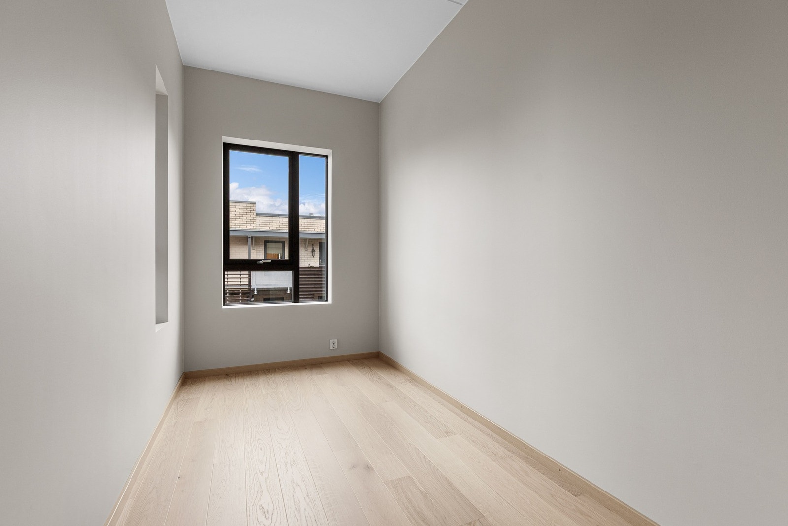 Det andre soverommet er 7,5 kvm og har inngang fra kjøkkensonen. Galleribilde