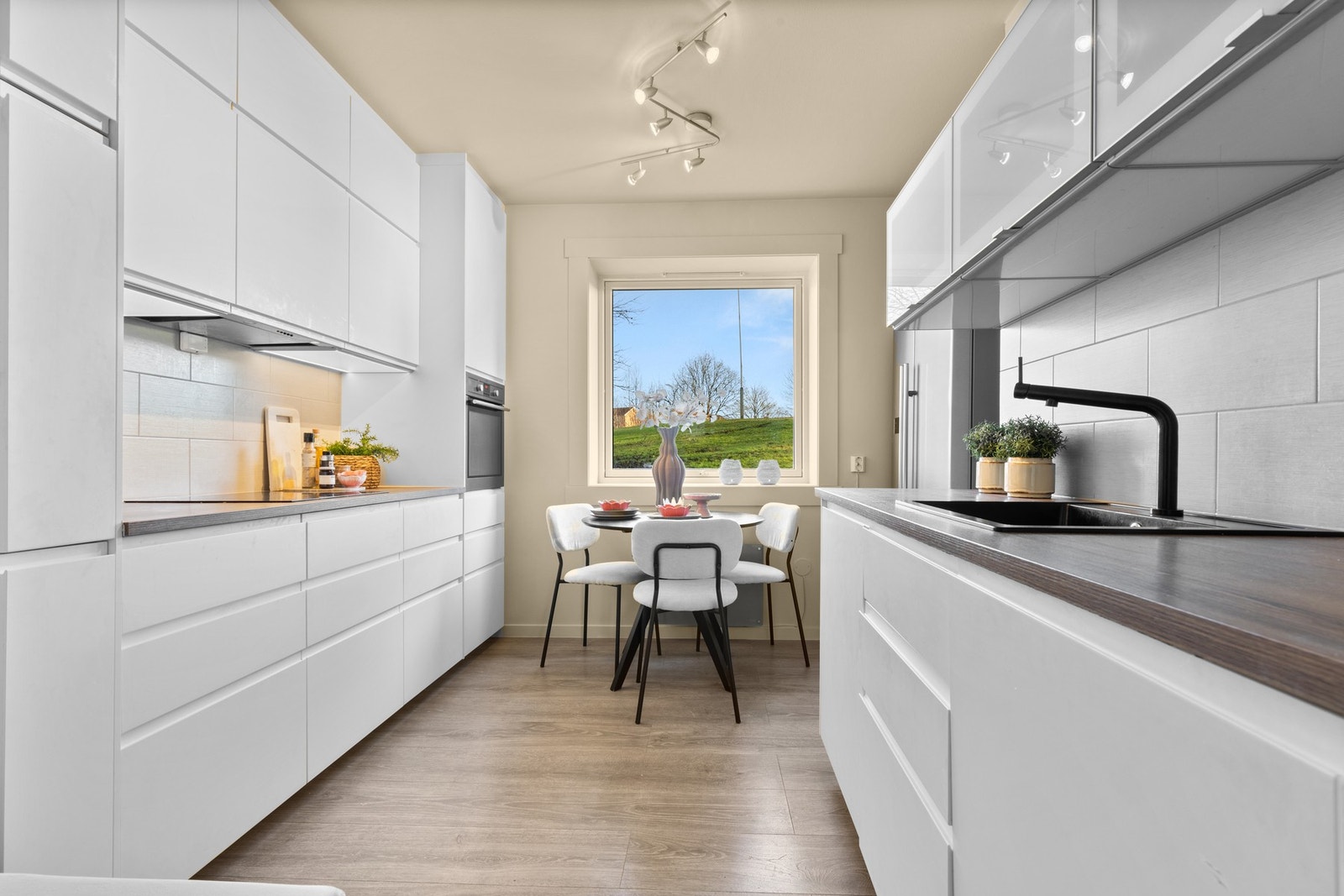 Her vil du oppleve god planløsning, enkel hverdag med få trappetrinn og hvor du helt sikkert kommer til å trives! Galleribilde