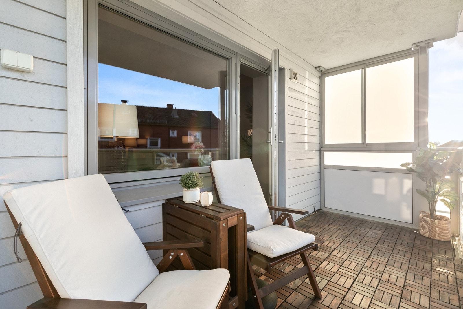 Her ute er det god plass til balkongmøblement Galleribilde