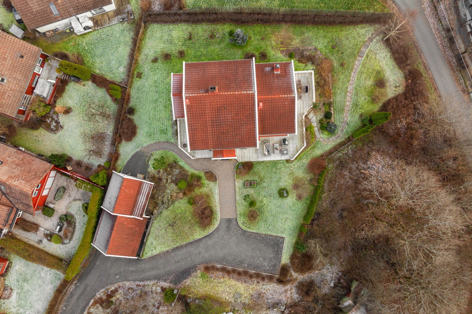 Huset ligger stille og barnevennlig, innerst i privat blindvei Galleribilde