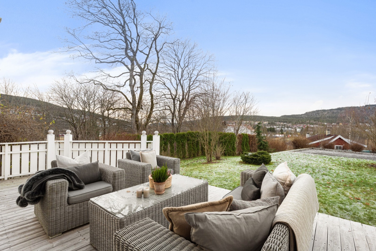 Solrik uteplass mot vest Galleribilde