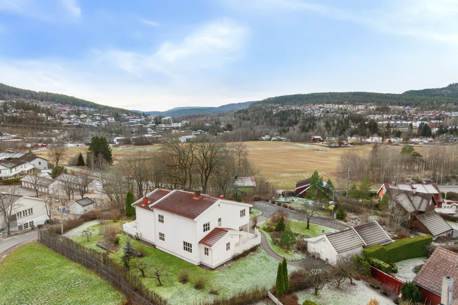 Ca. 1,5 mål usjenert og solrik tomt Galleribilde