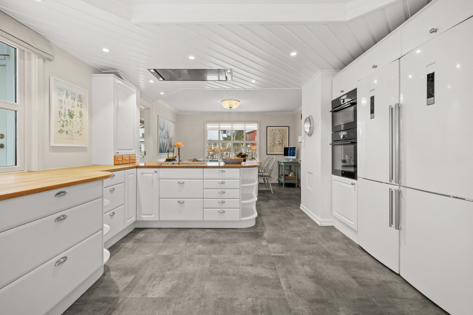 Integrerte tvilling kjøleskap med frysere, kompaktovn, mikroovn og dampovn Galleribilde