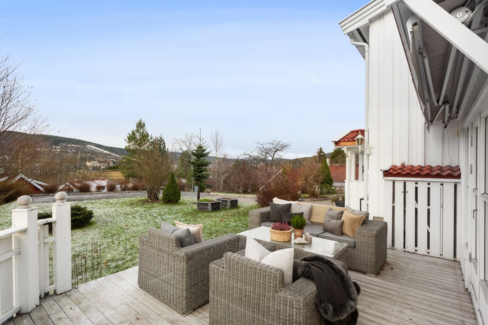 Vestvendt uteplass Galleribilde