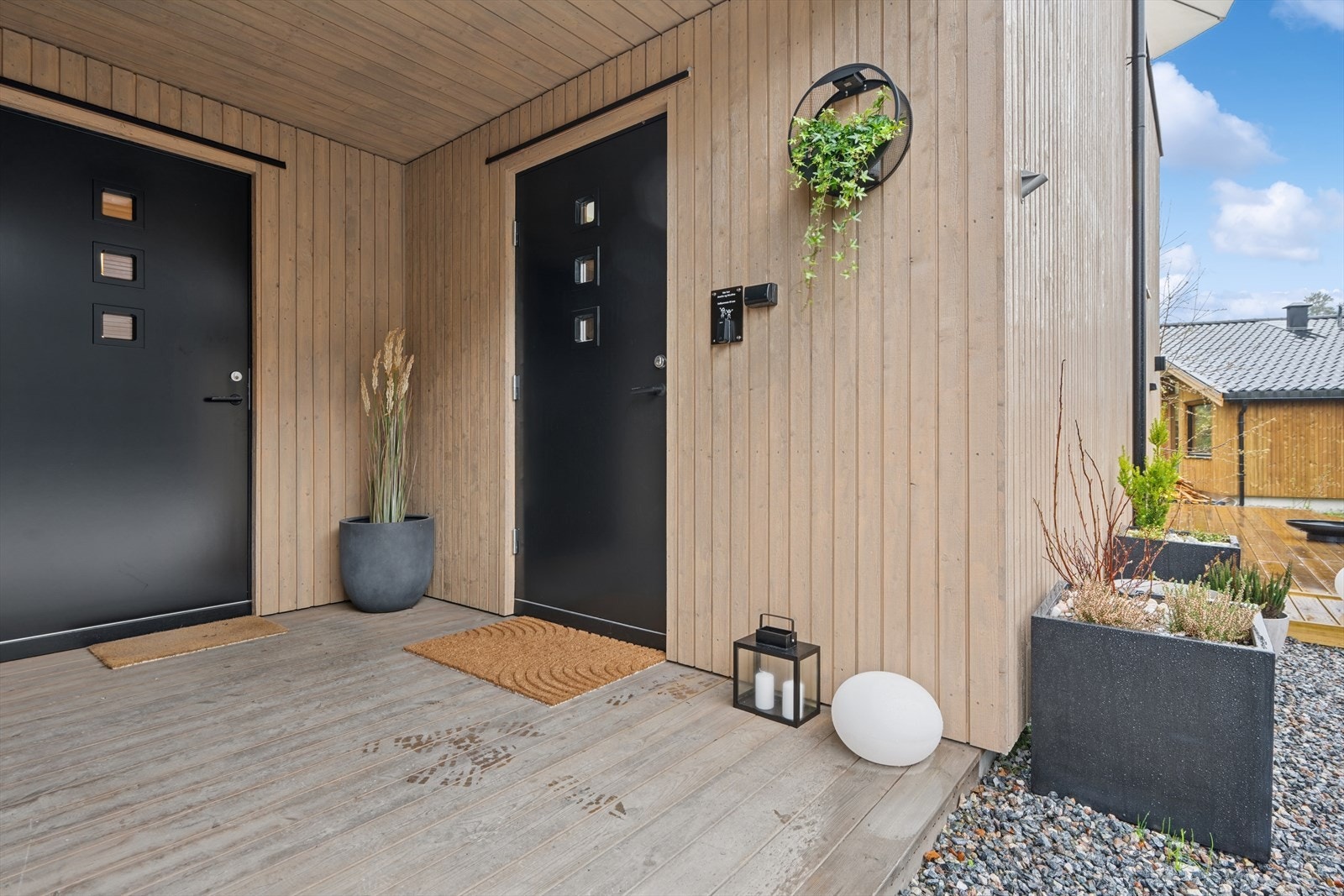 Koselig inngangsparti med egen inngang til treningsrom. Galleribilde